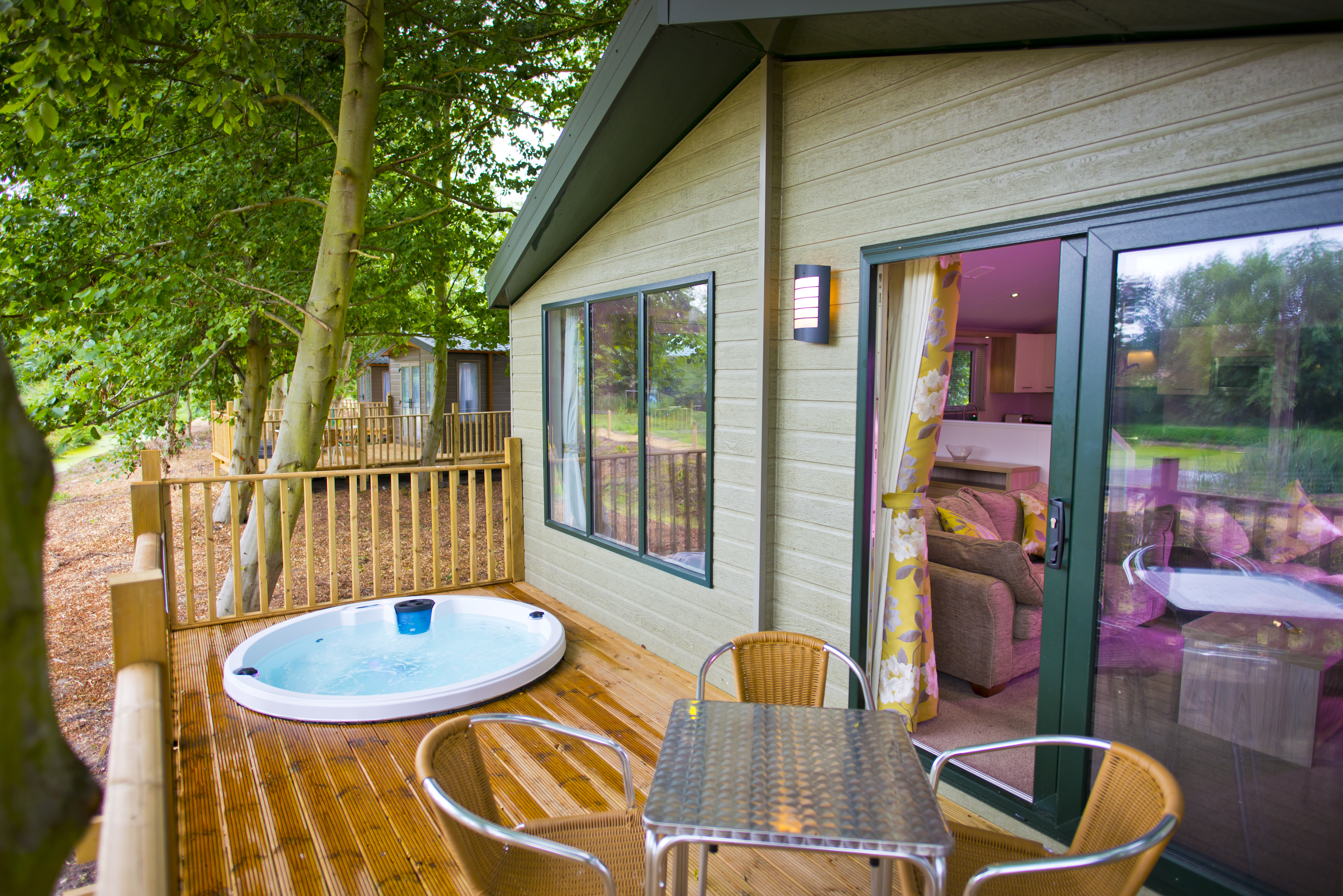 Lodge 3 - 3bed (sleeps 6) with Hot tub - No pets