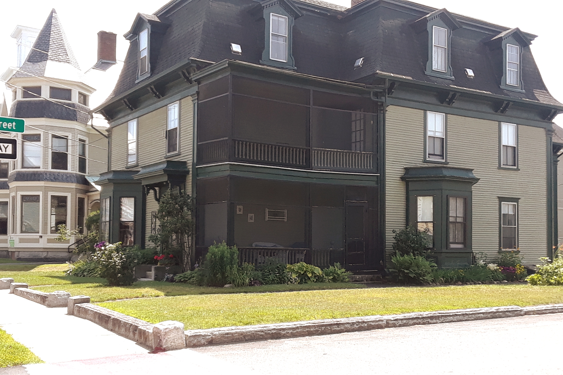 Big Green Victorian - Upstairs Quiet & Comfortable