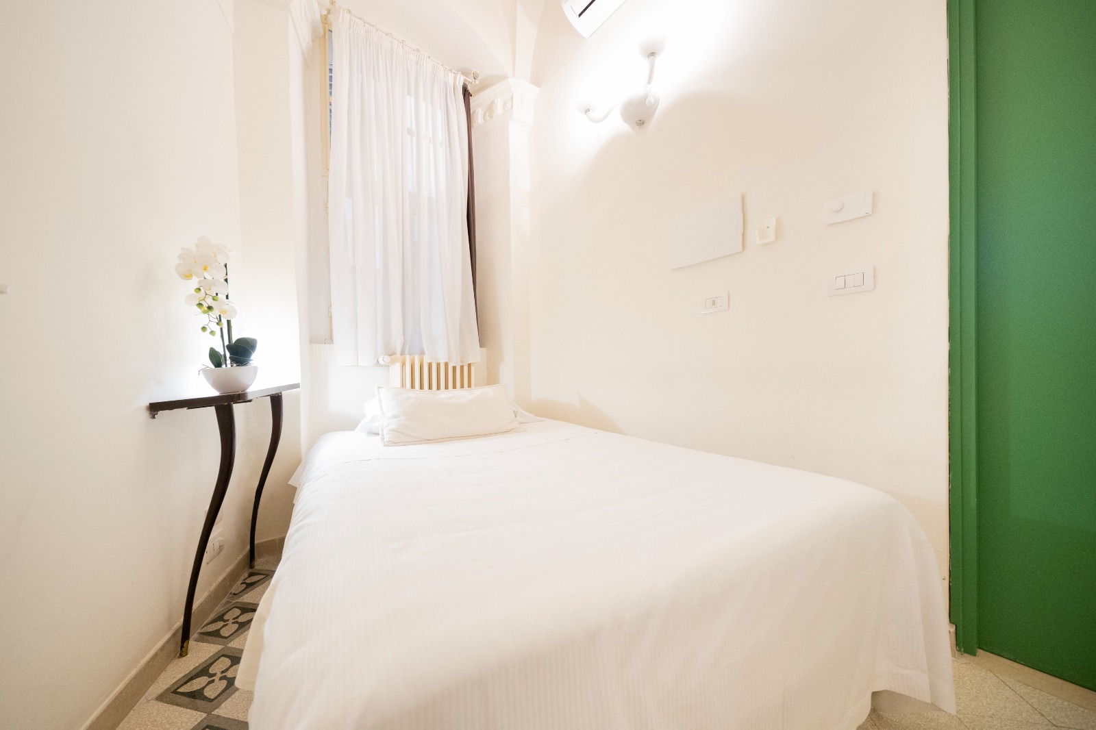 Studio apartment a few steps from Corso Vannucci Condominiums for