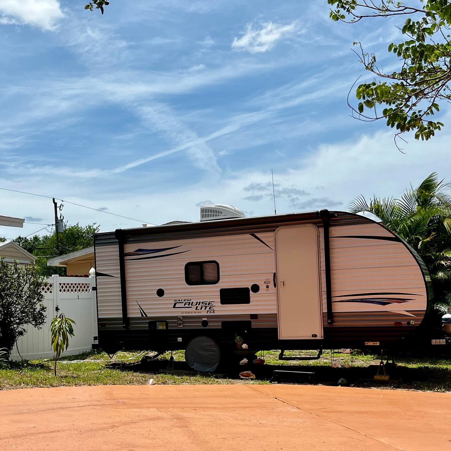 Travel Trailer near Cruises/Beaches/Rockets *3 ppl