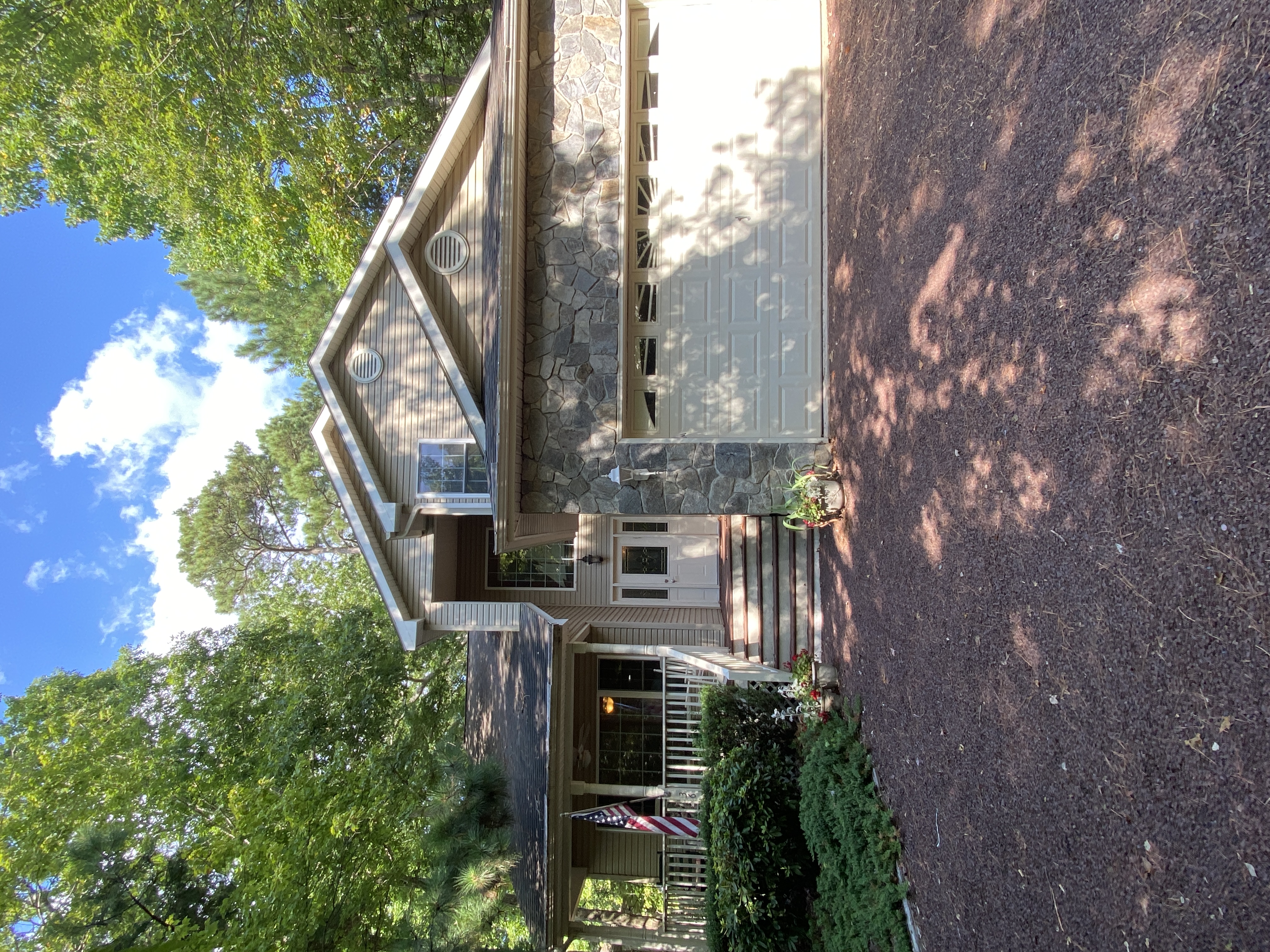 Spacious Oasis- Golf Course View & Screened Porch