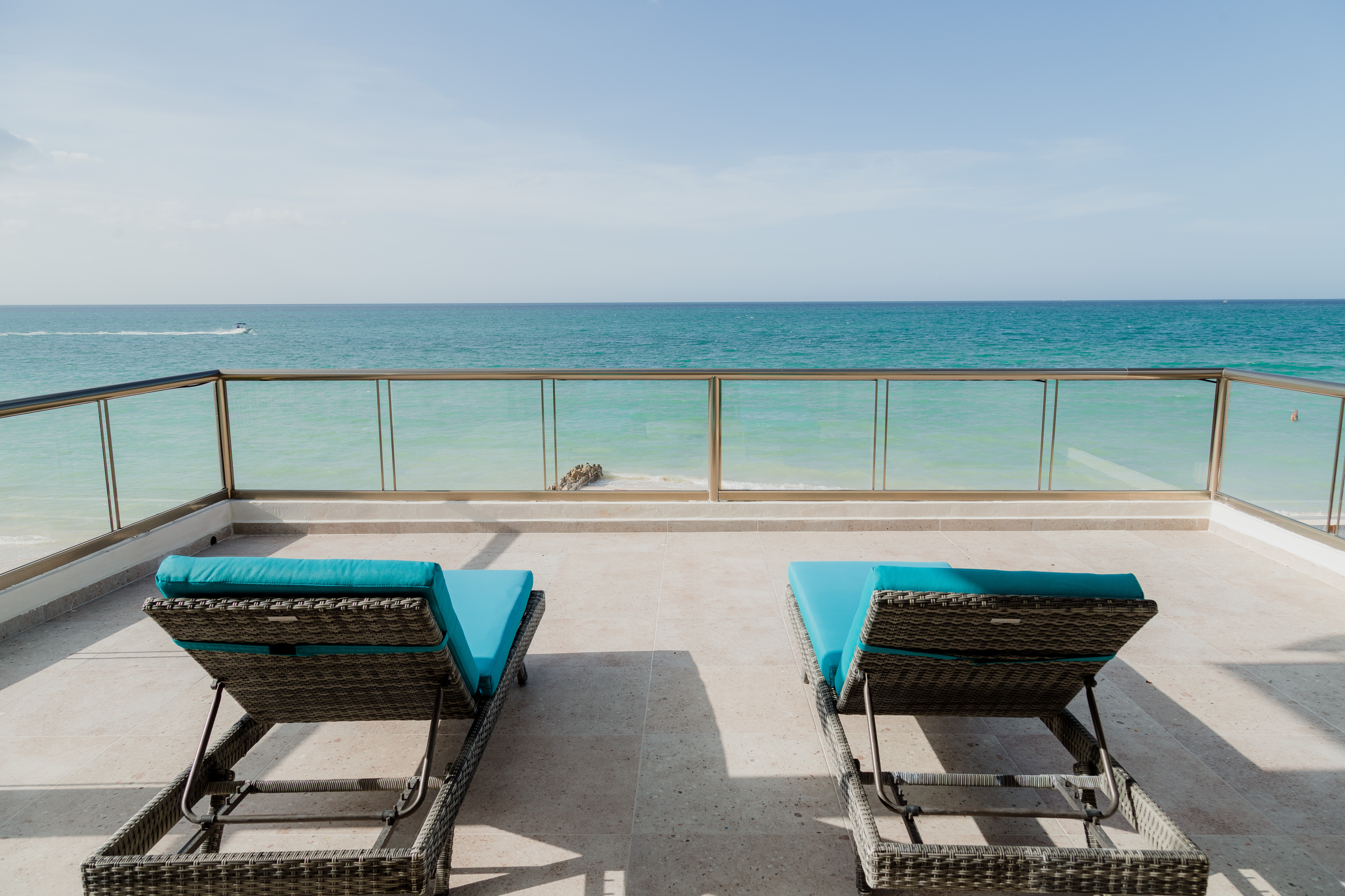 Sol y Sal 3bd/3.5ba Beachfront 
Dream Home
