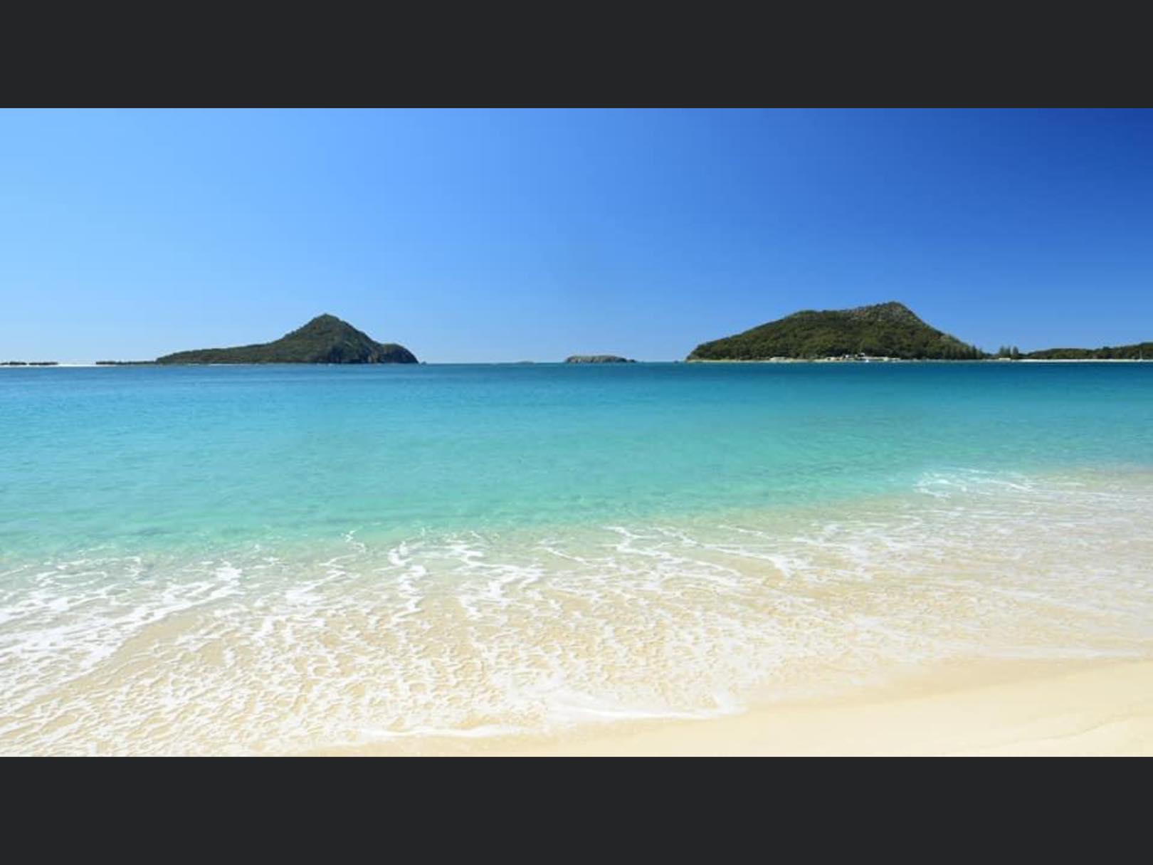 Pippy's at Shoal Bay. Walk to 6 beaches pub&cafes.