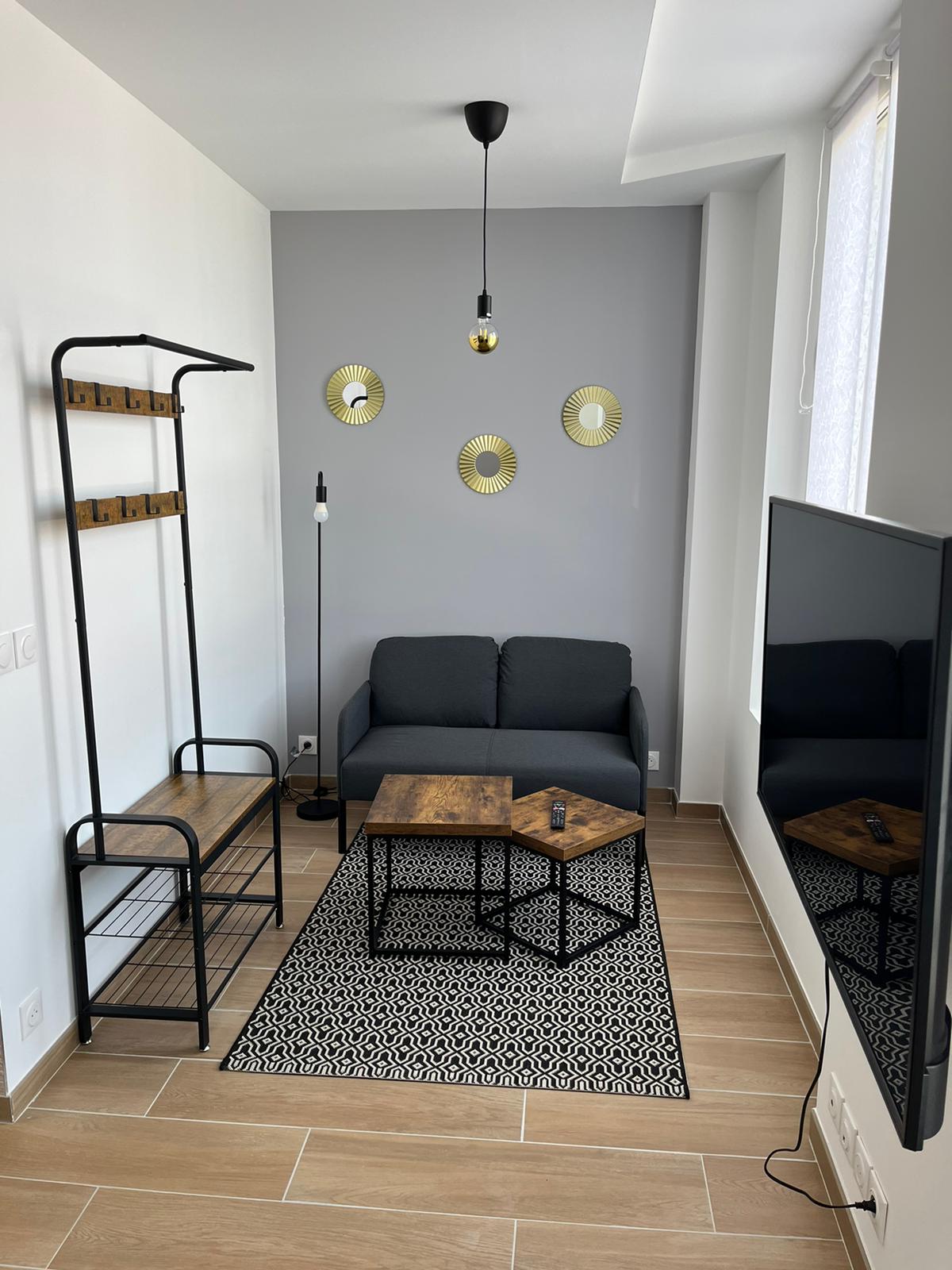 Le 201 de la gare: new and air-conditioned apartment