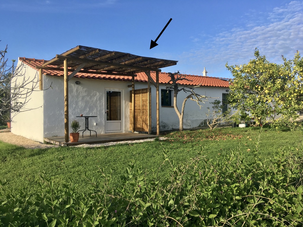 Warm studio between countryside and ocean