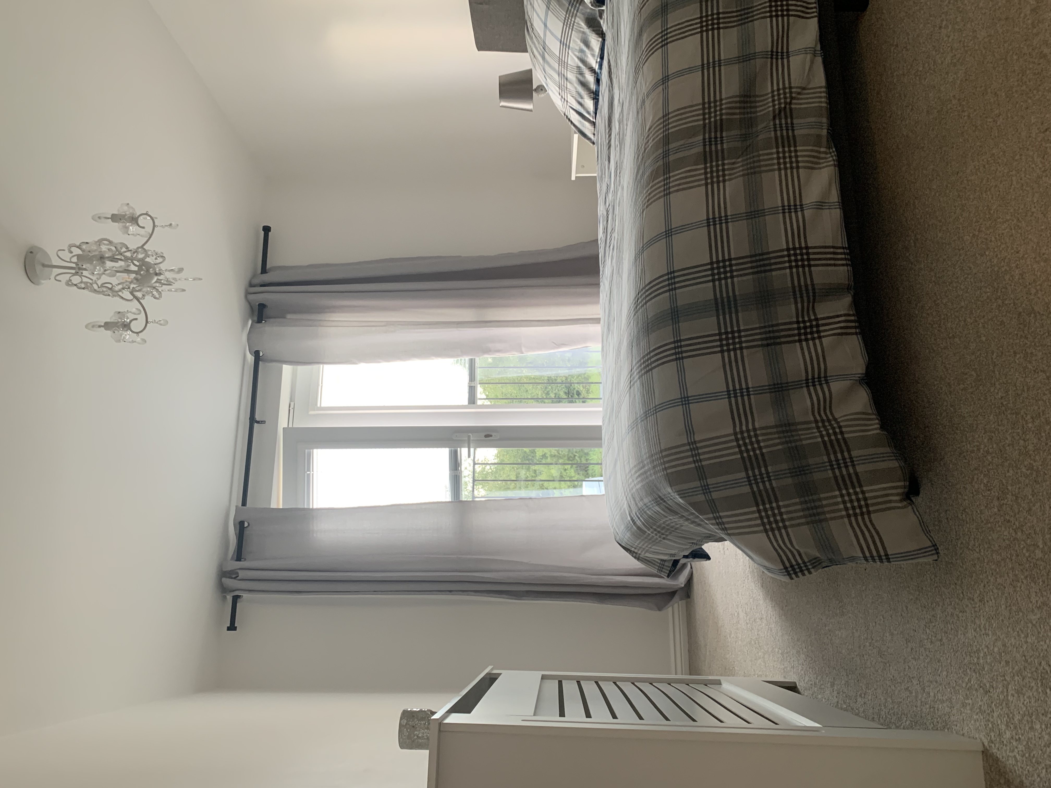Lovely 2 bedroom flat with private parking.