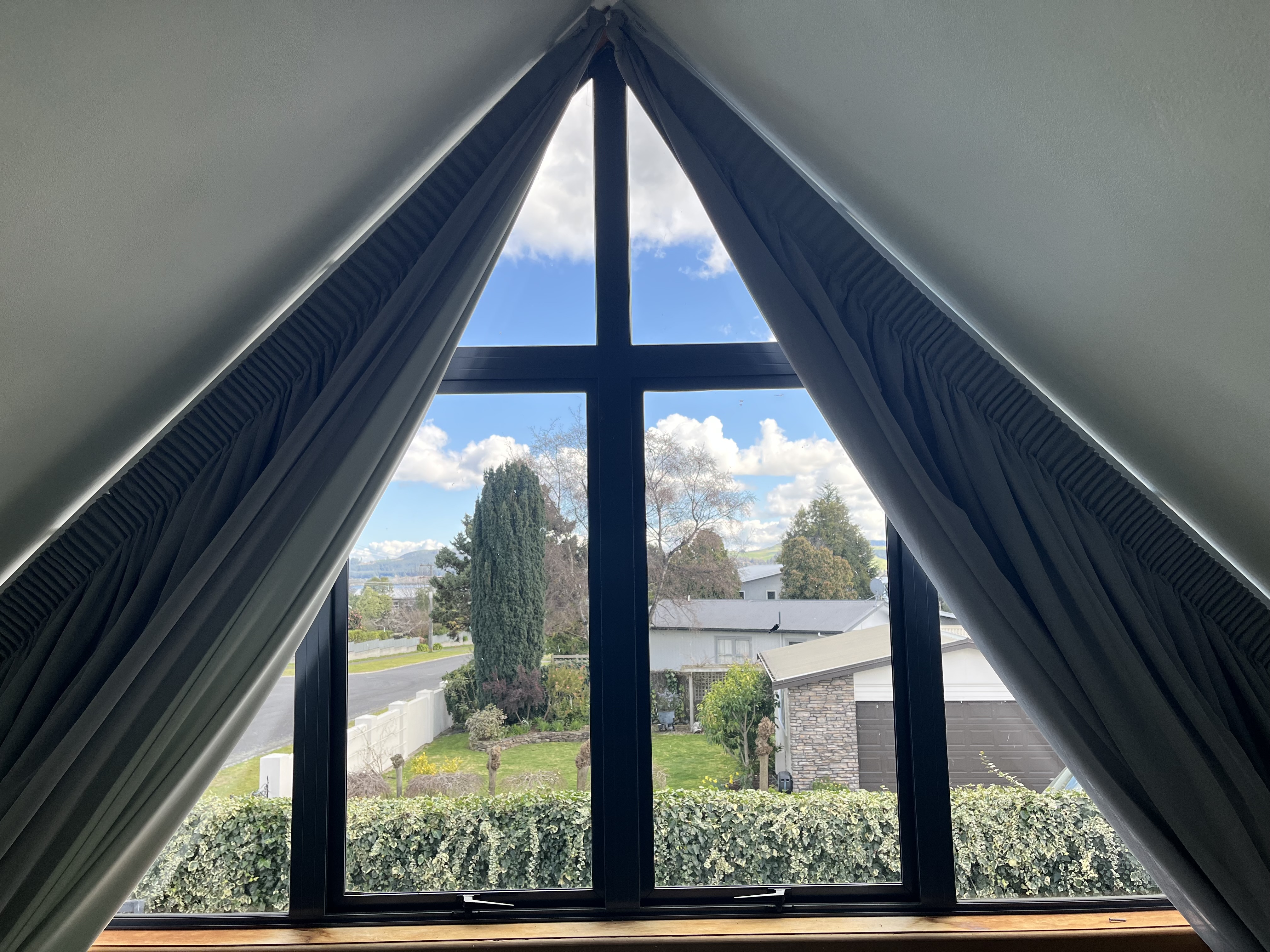 Two Mile Bay loft close to the lake!