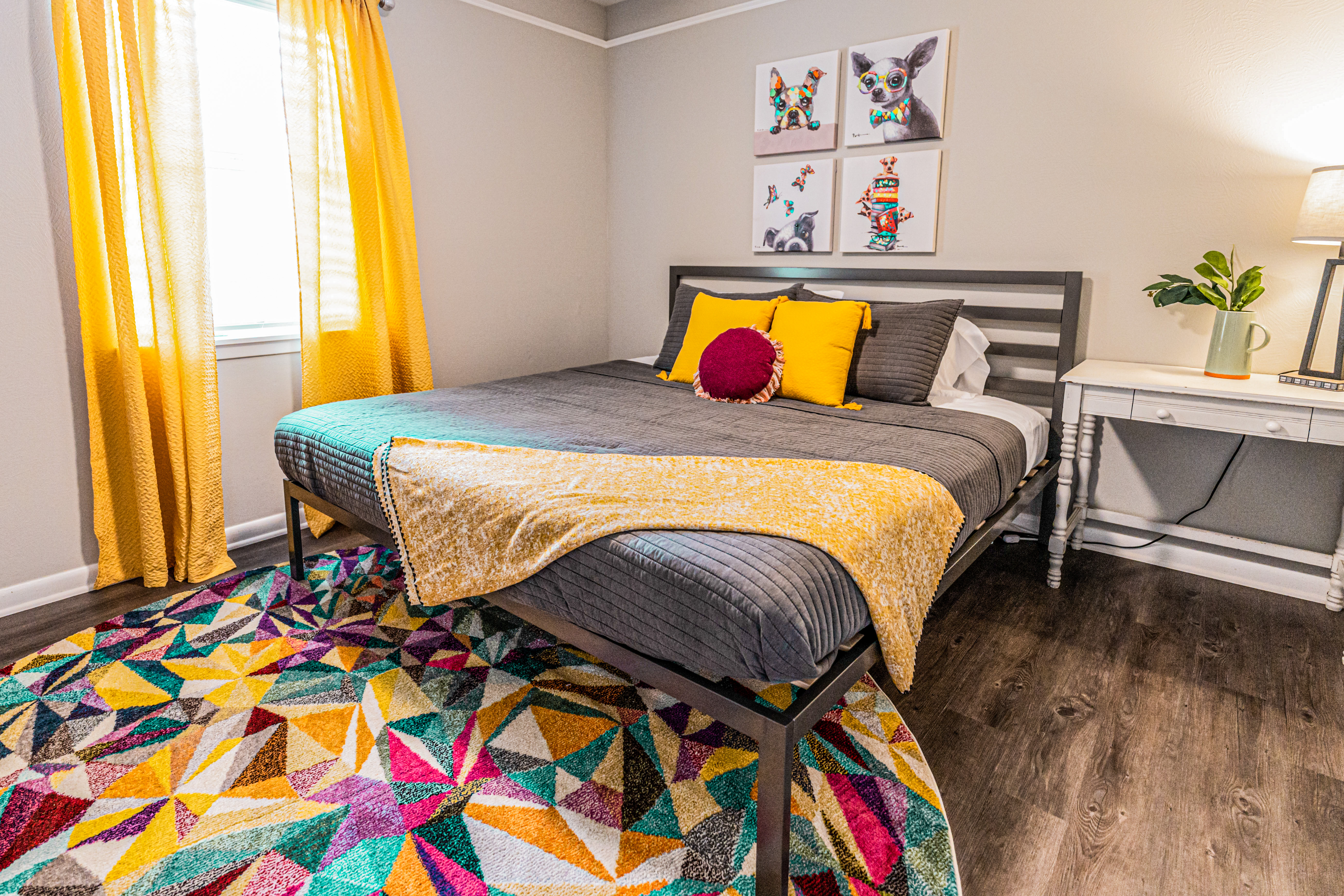 Colorful & Cozy w/ Fast Wifi & 2 King Beds