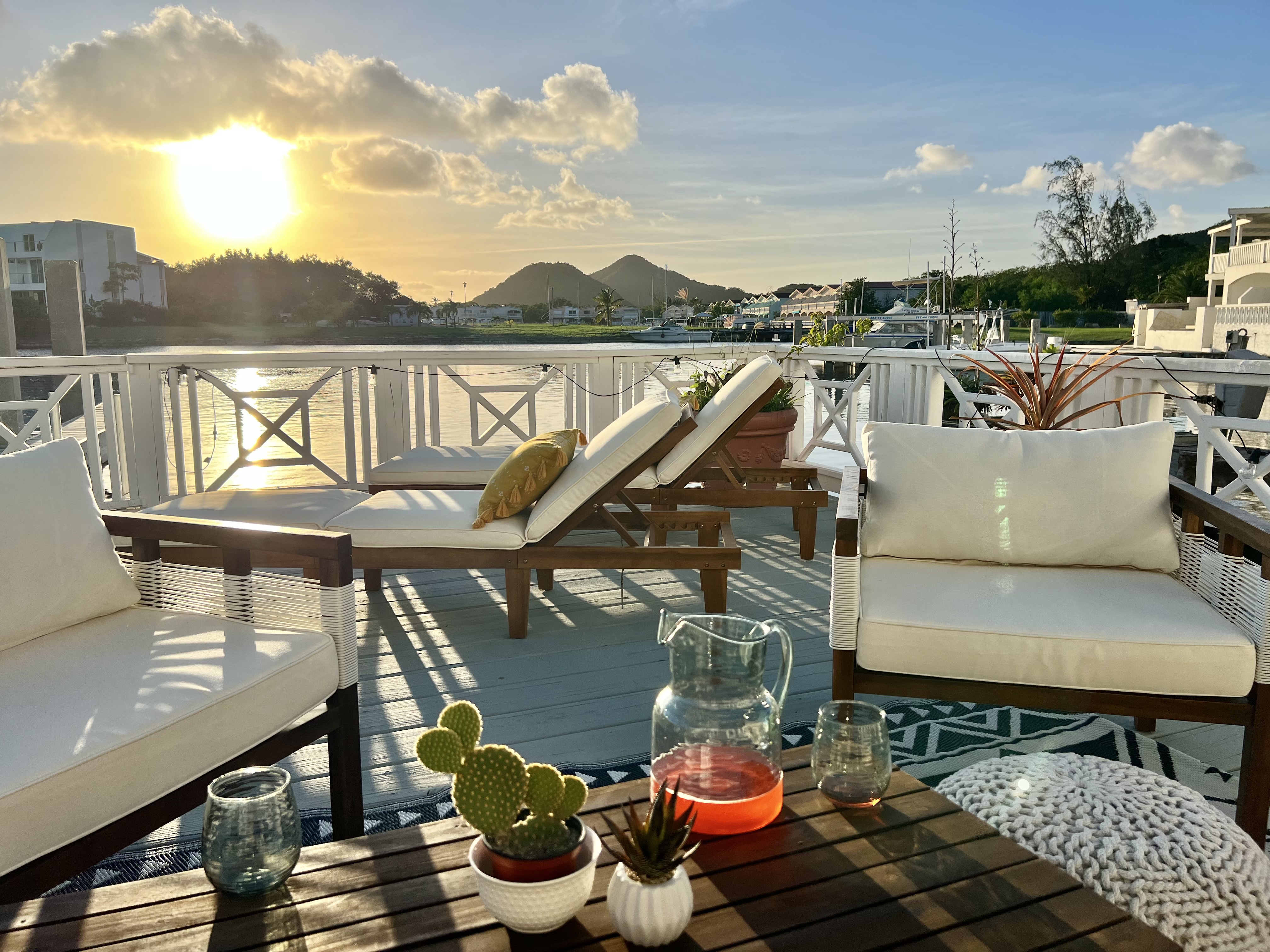Waterfront Villa – Designer Tropical Getaway