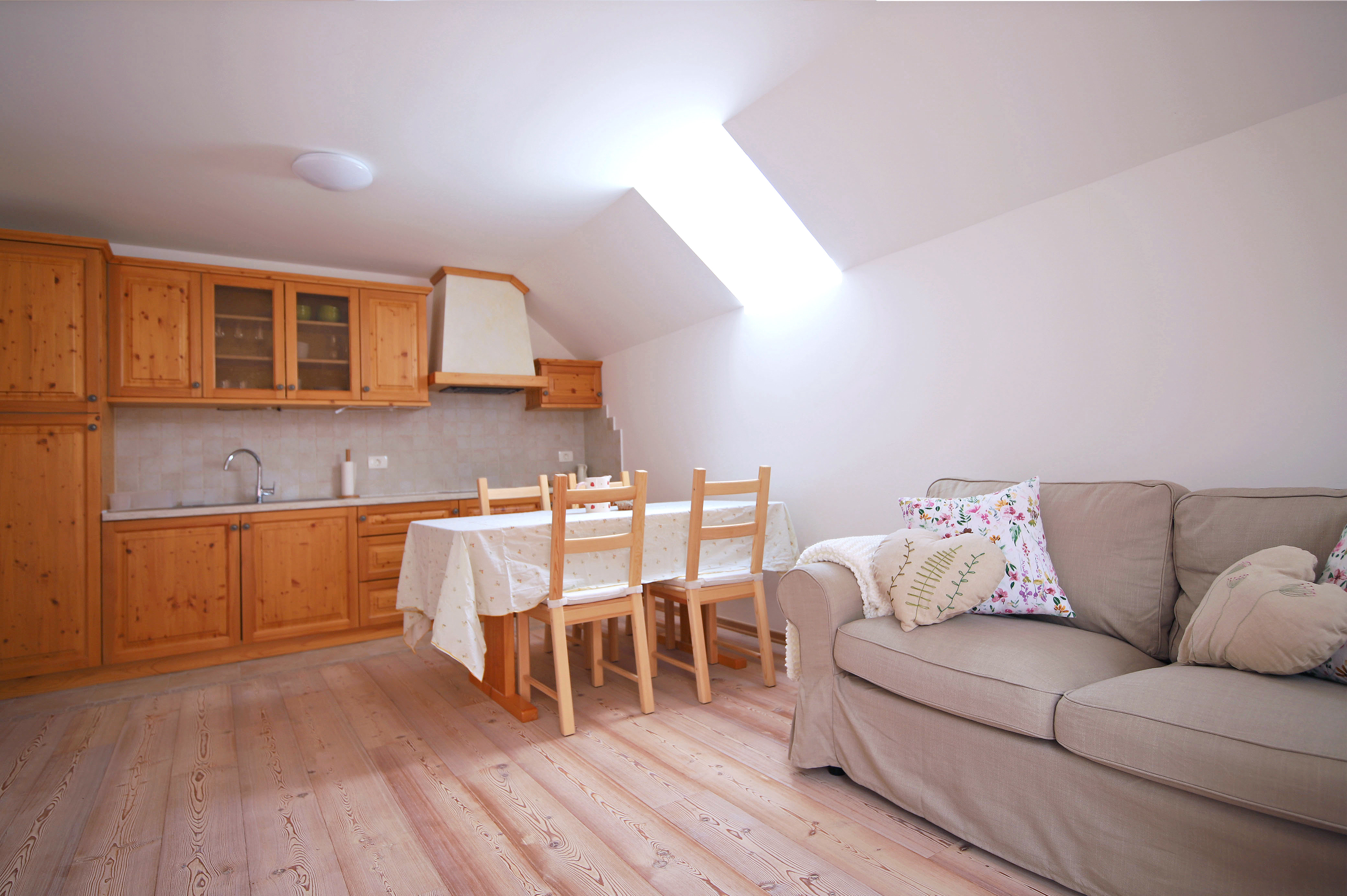Apartment Planika - lovely & bright w/ balcony