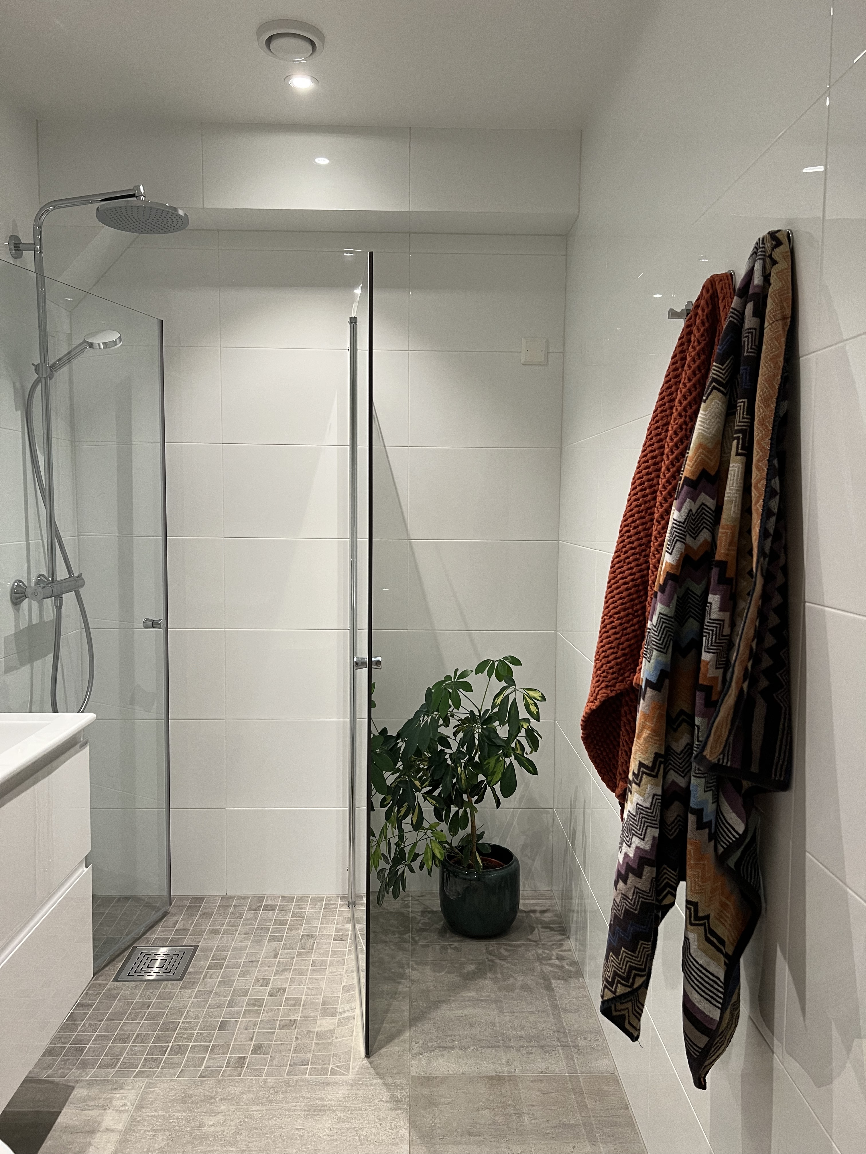 Basement apartment for easy overnight stay, parking