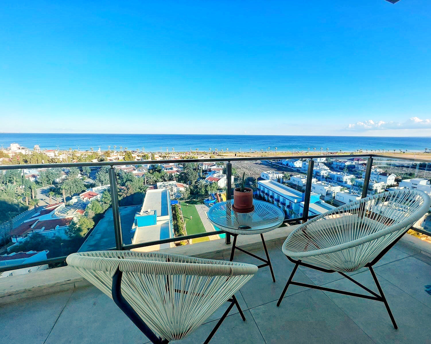 Amazing seaview studio with pool-steps away beach