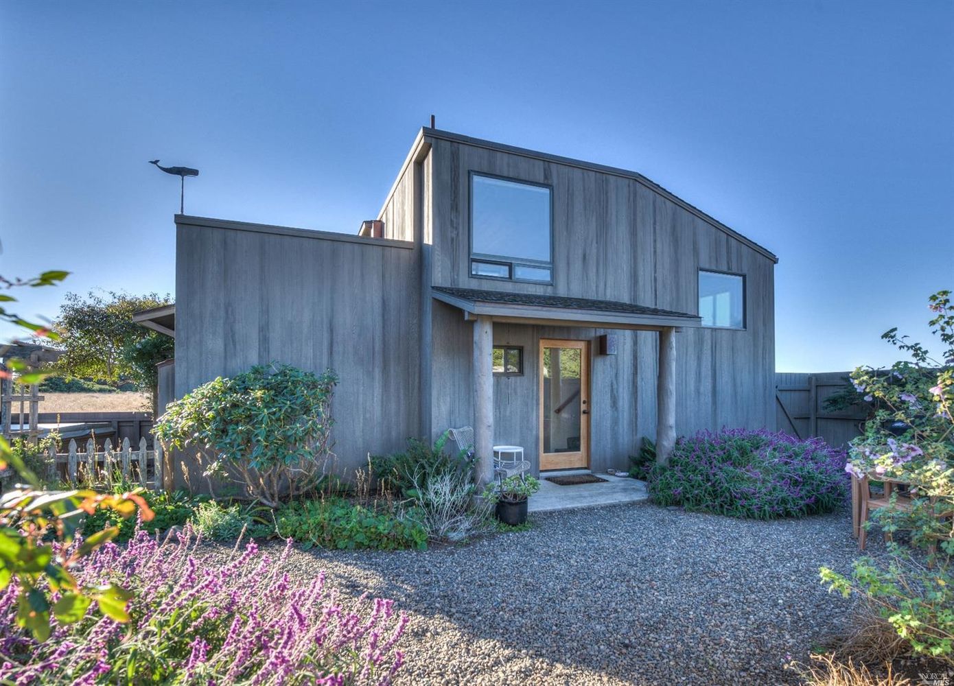 The Sea Gem - A Sunny Getaway on the Coast