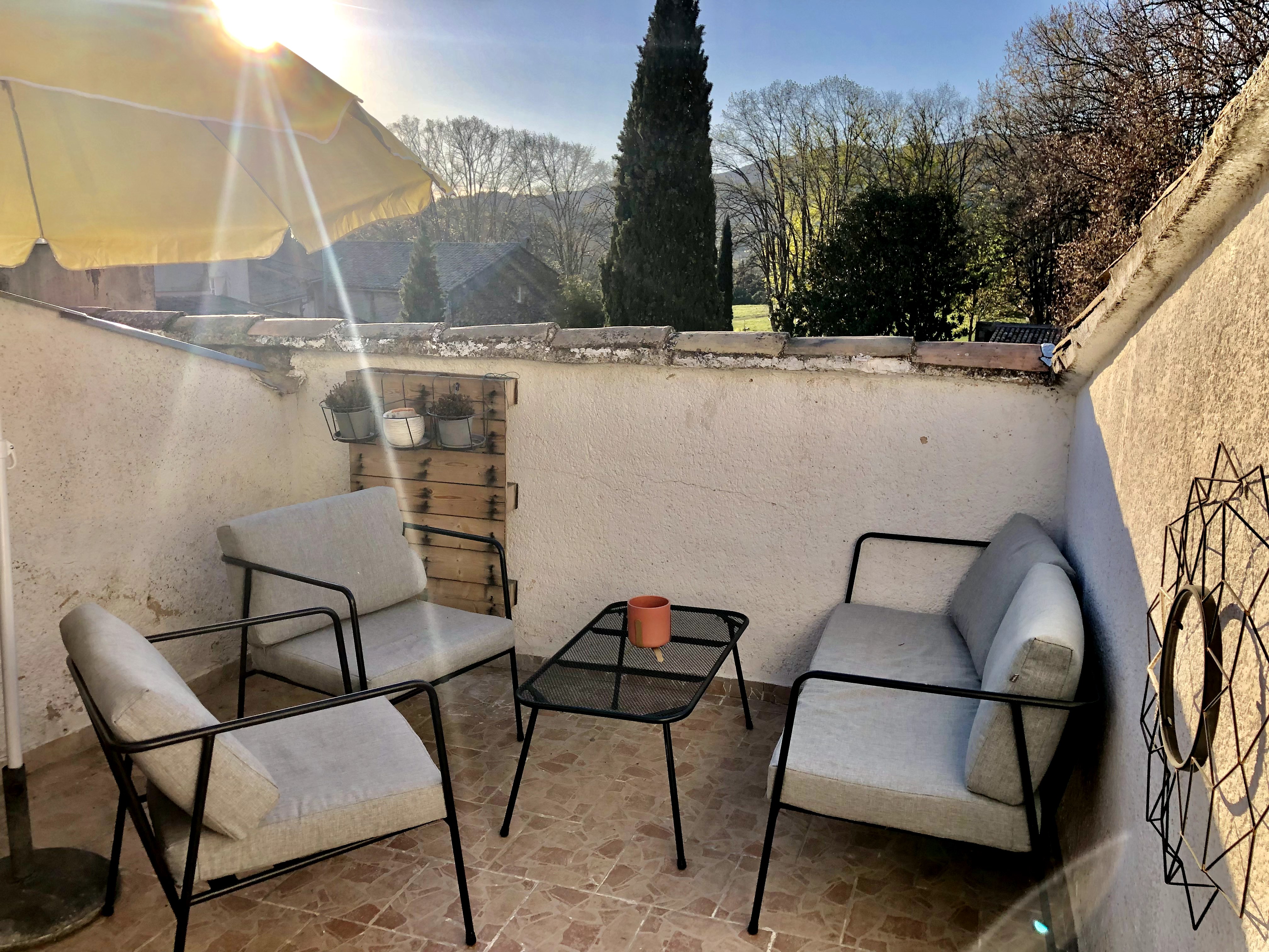 Le Petit Nid in the heart of the village