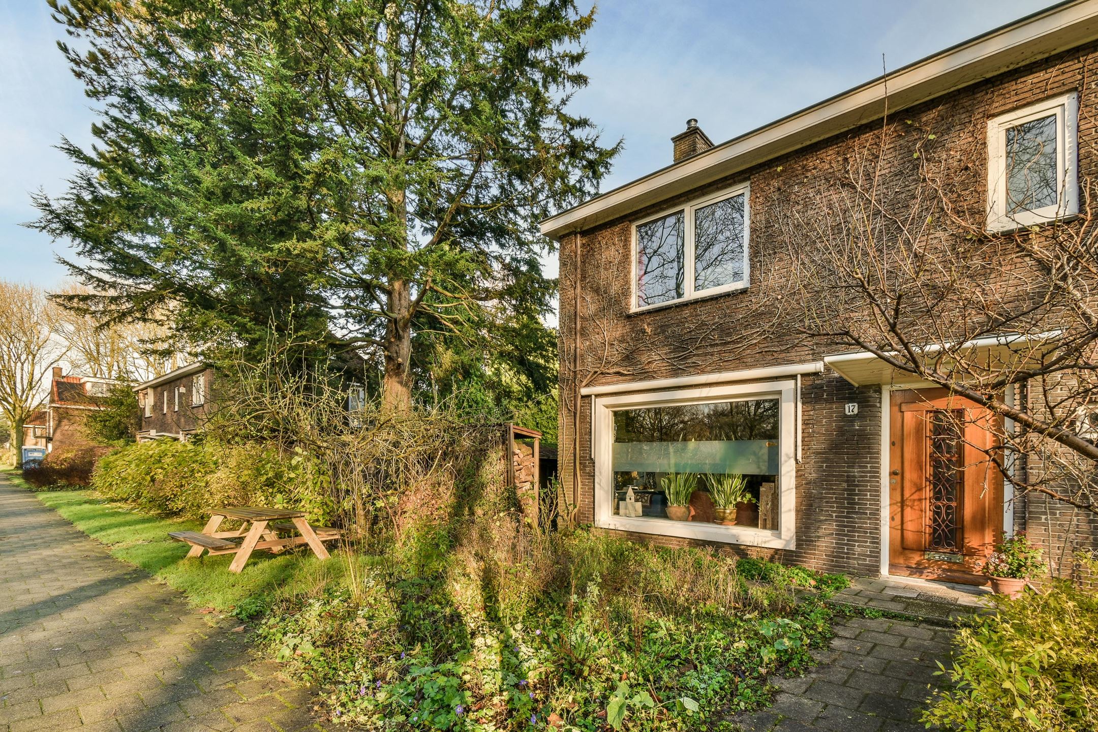 Cozy semi-detached house very close to the center โ Amsterdam stay