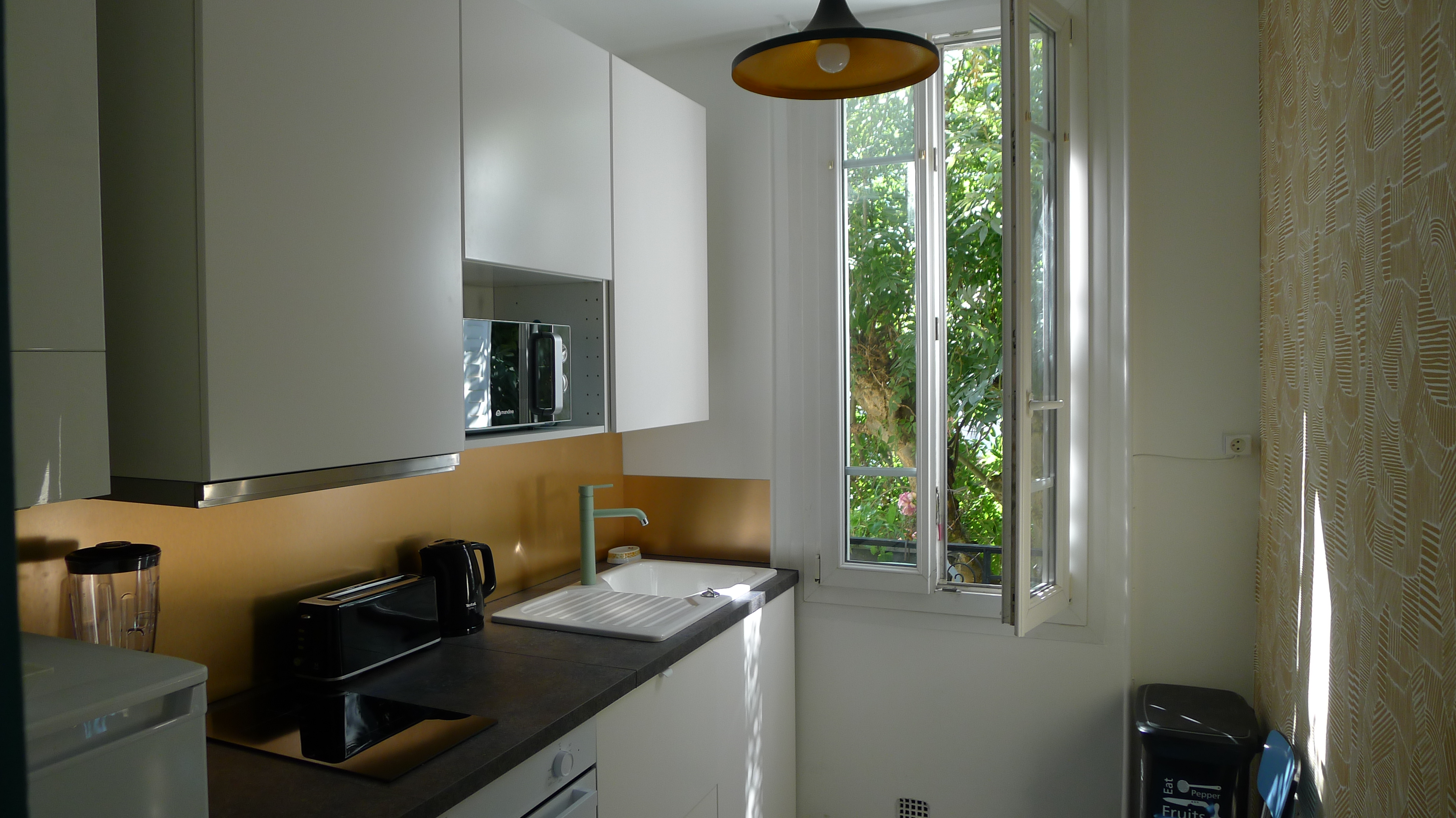 Quiet apartment on the outskirts of Paris