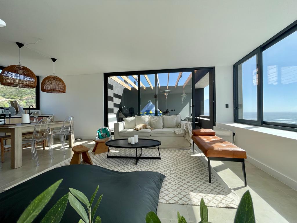 Luxury Penthouse! Beautiful view, 2 levels, new