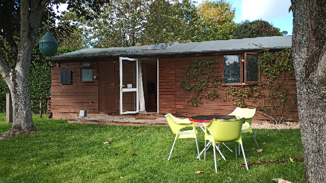 Self contained 2 bed chalet in the Surrey Hills