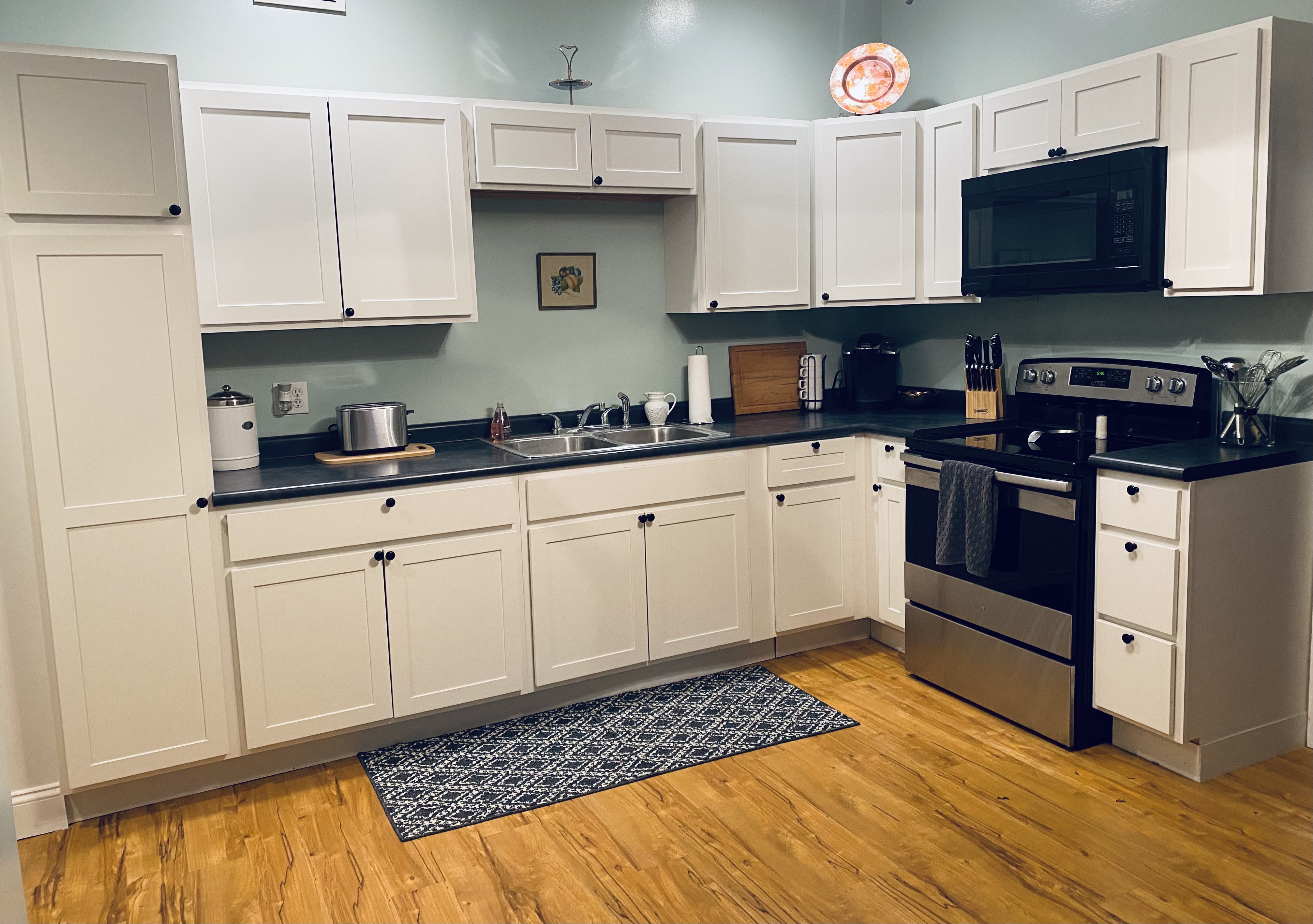 106 North 2/ located in the center of Carthage