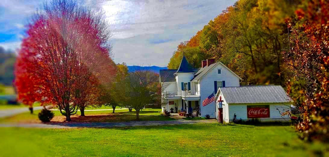 no flood damage 12 guests 5 beds 3 bathrooms
