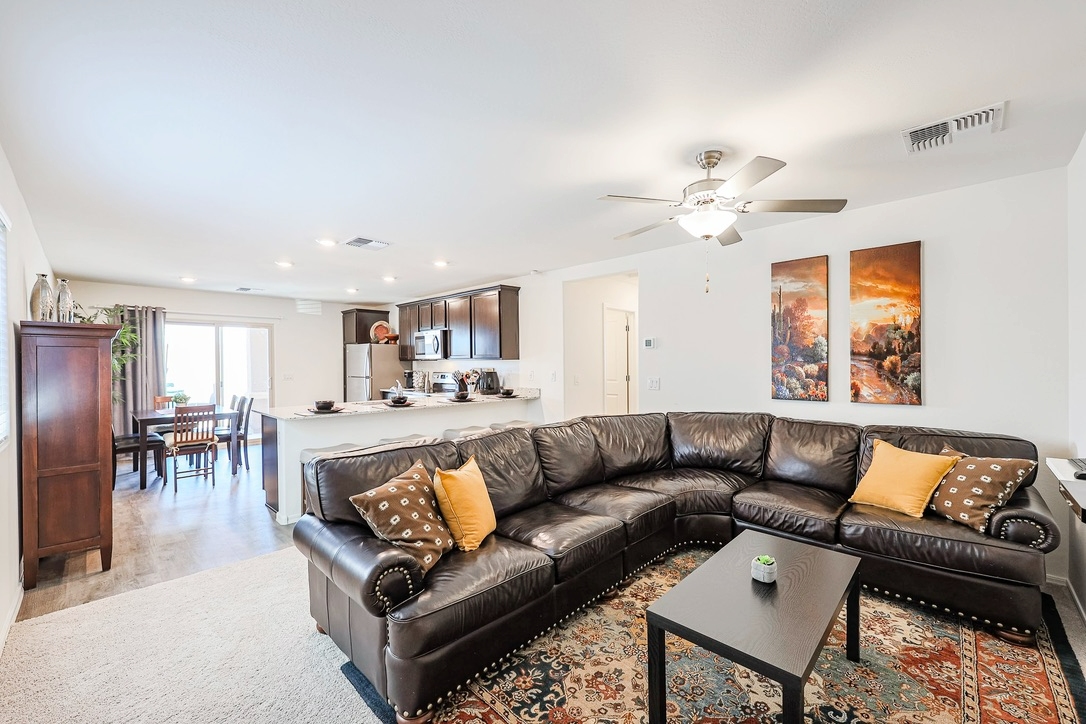 Luxe Private Getaway Near Main St & Skyline Park!