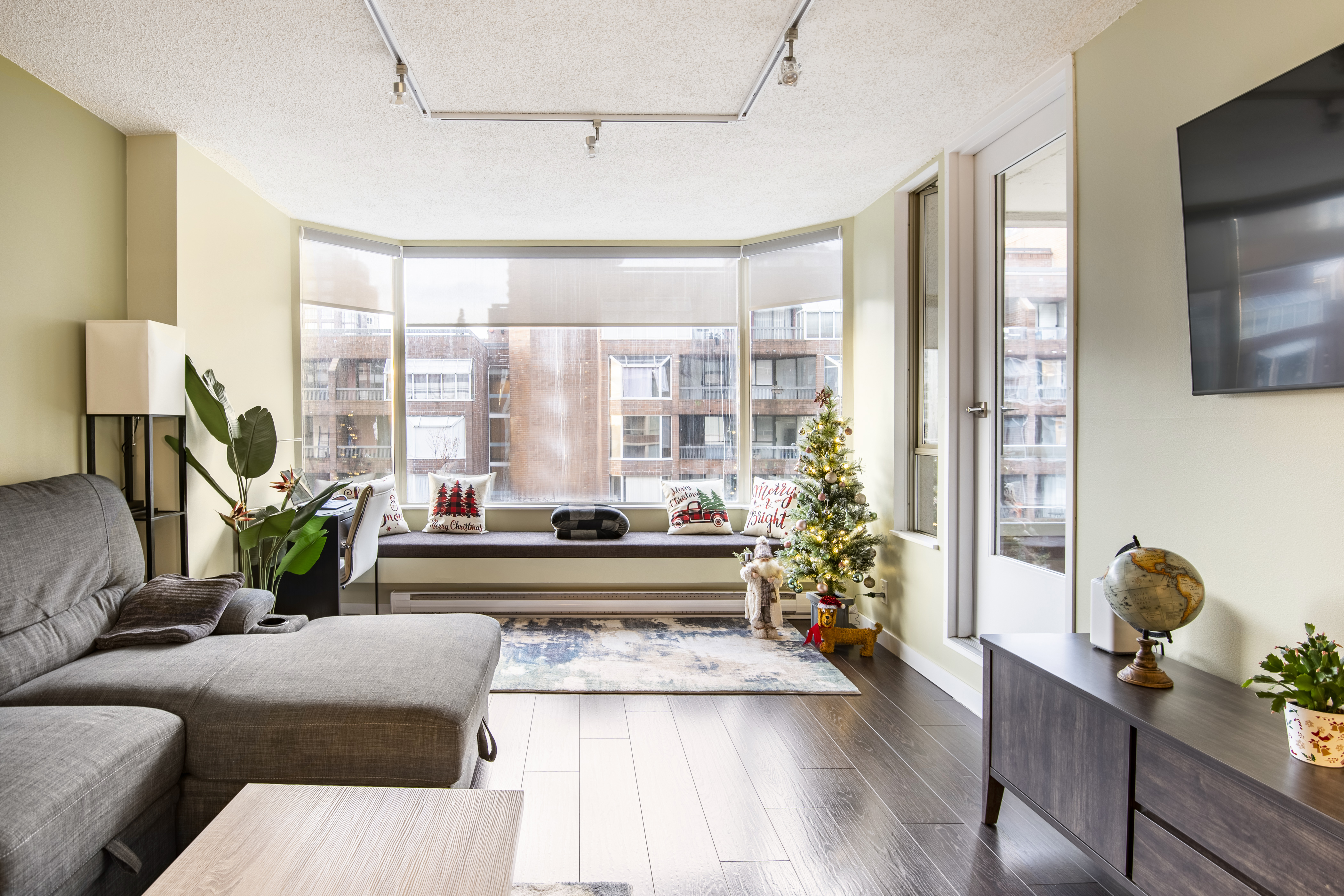 Cozy 1-Bedroom Condo with Free Parking