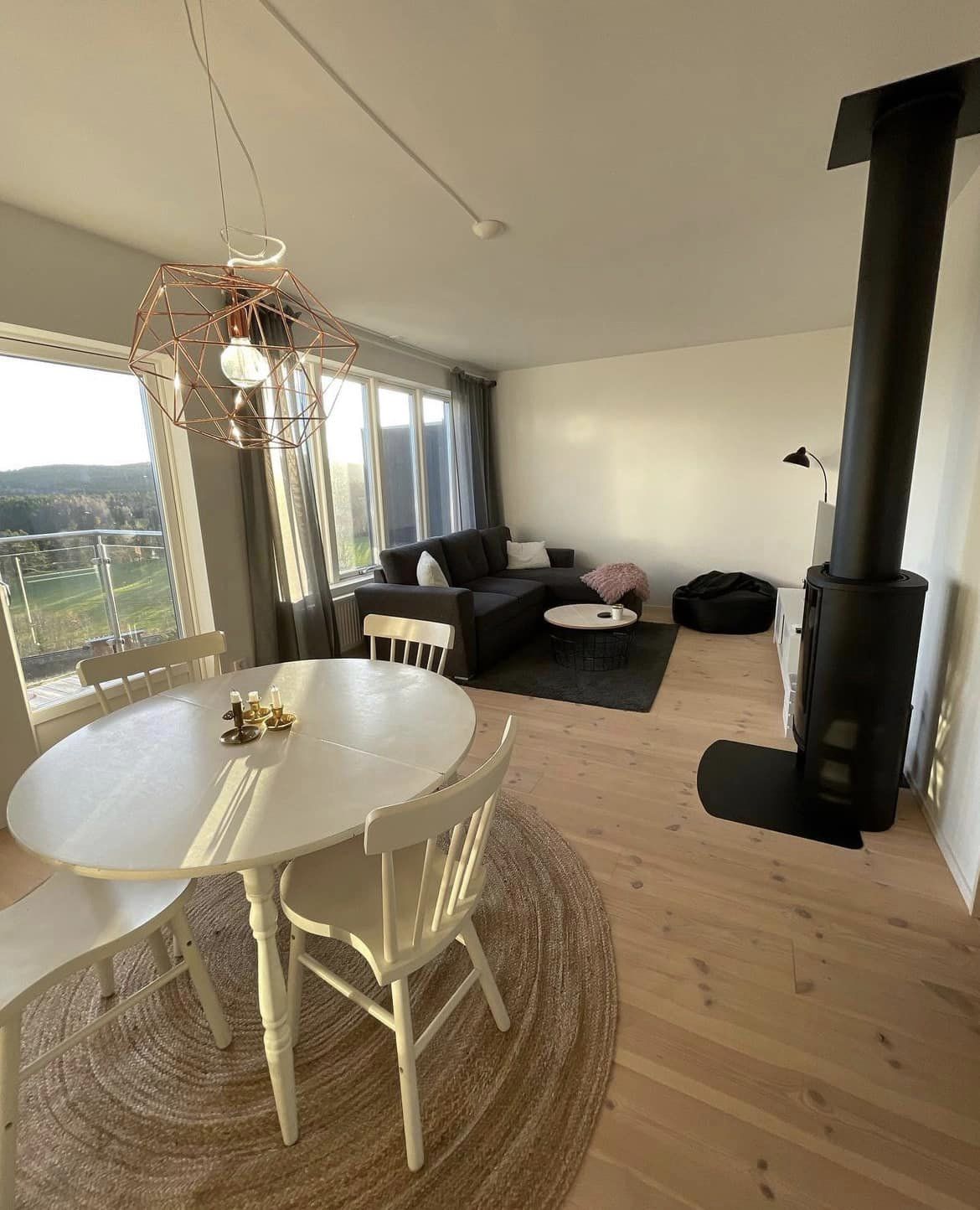 Central condominium with lovely views