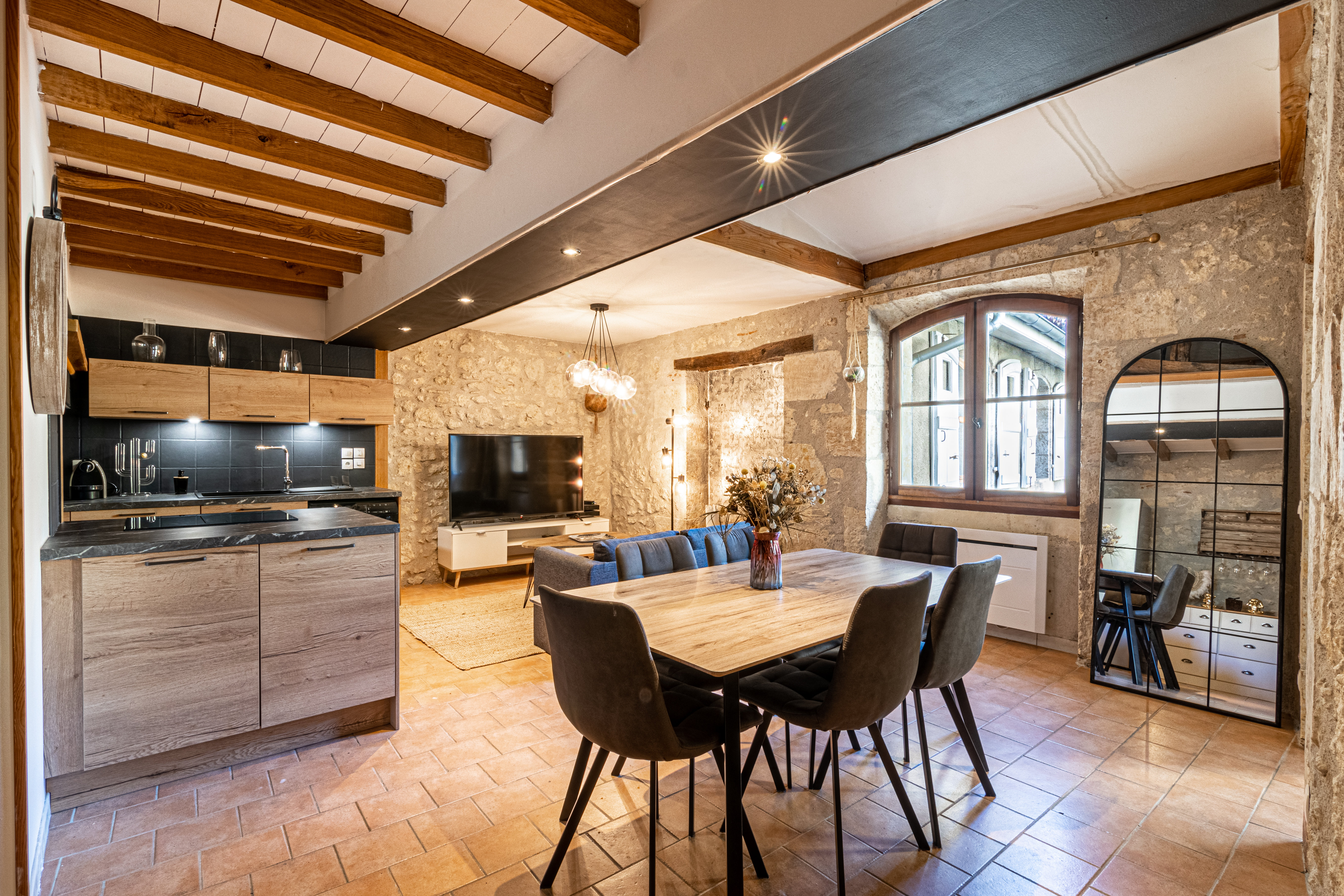 Beautiful apartment, located in the heart of the city.