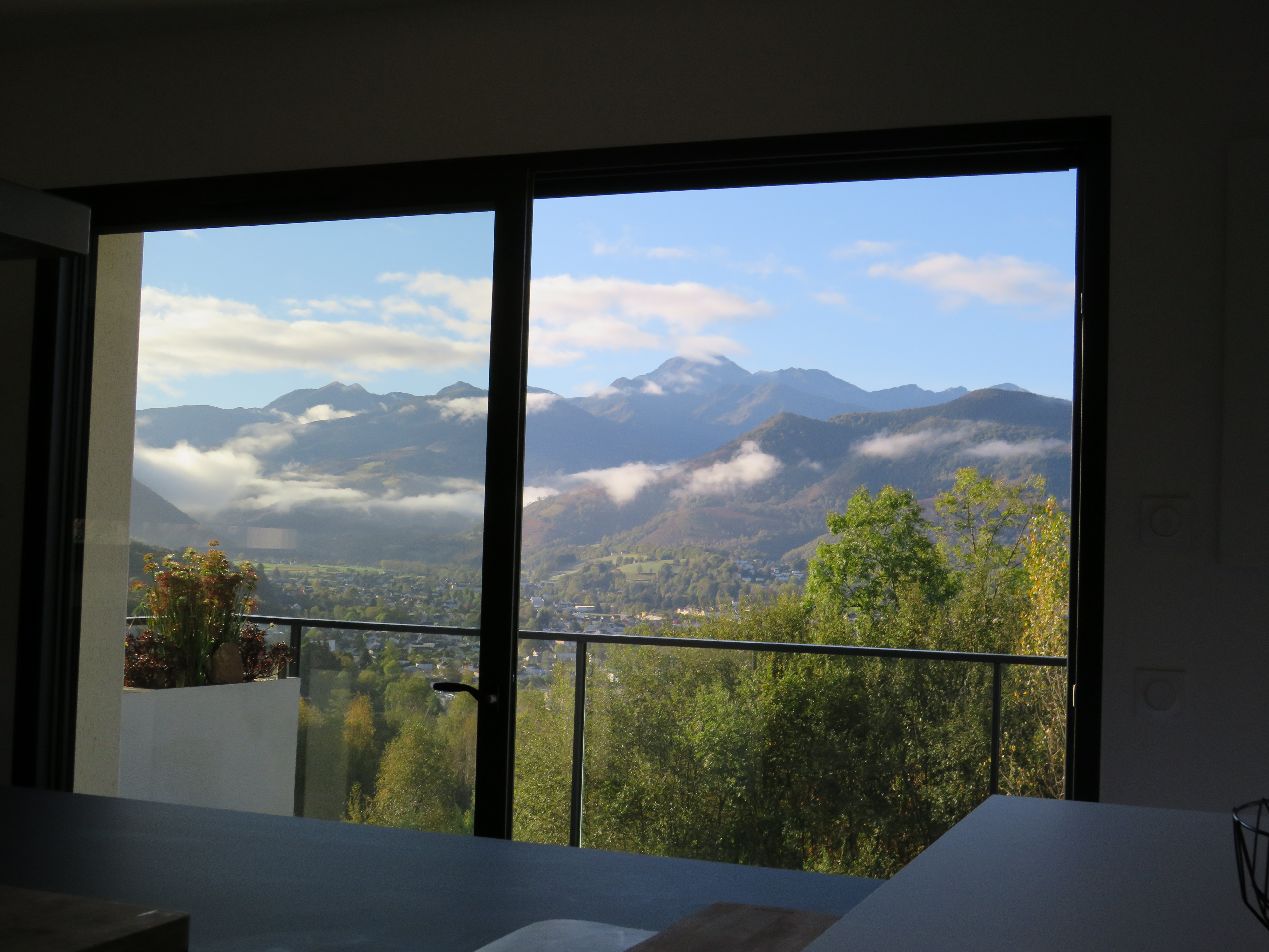 Brand new VILLA, splendid views of the Pyrenees