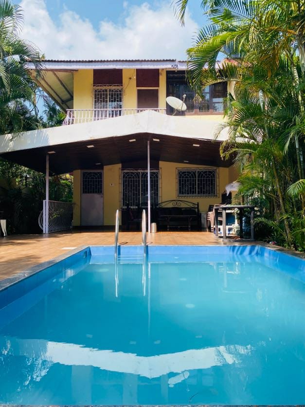 Felicity Stays- Wayside house with Private Pool