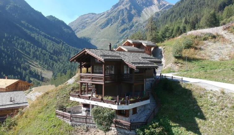 Welcoming chalet next to the ski slopes