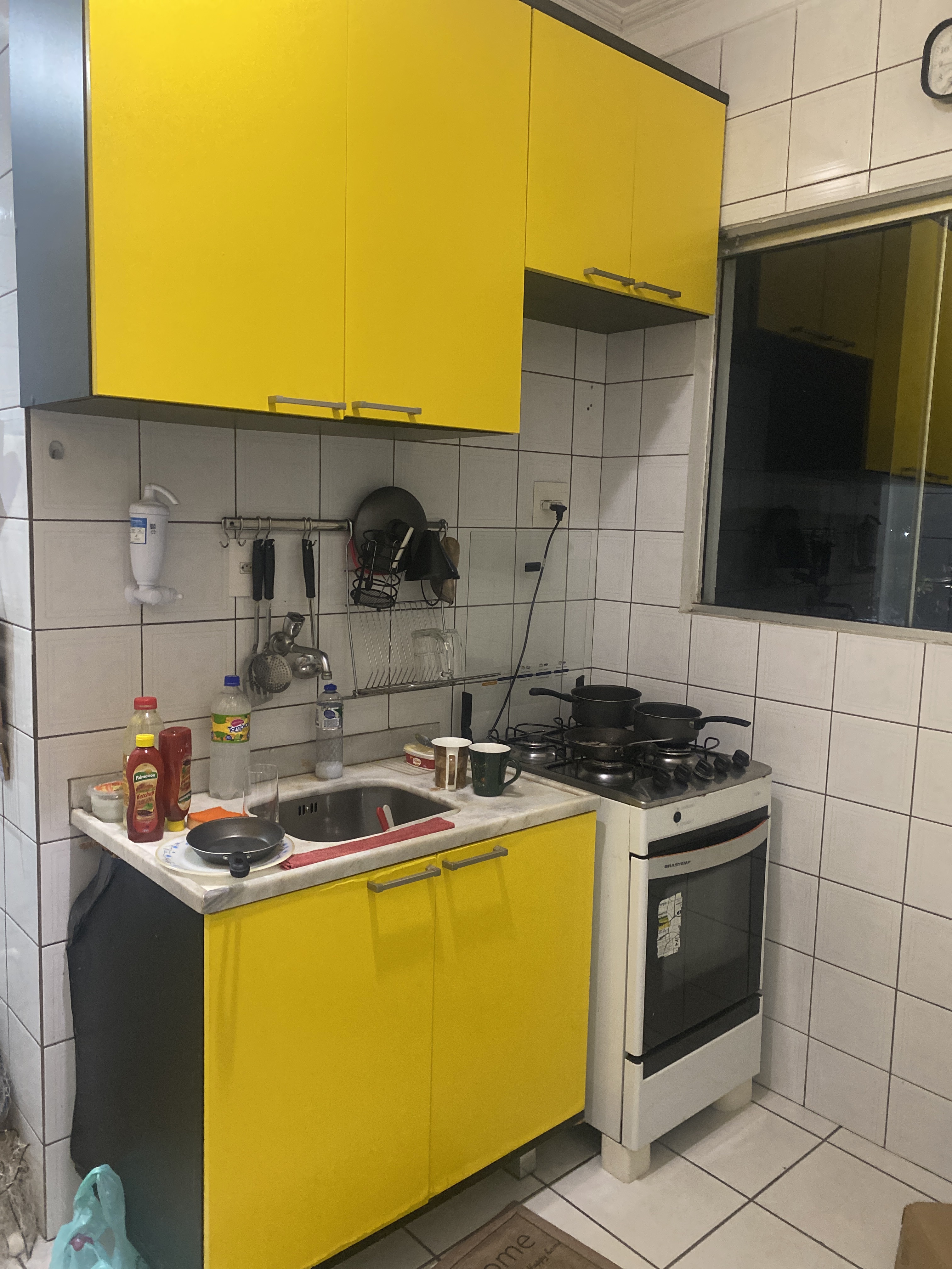 Room in apartment. Gated community with pool