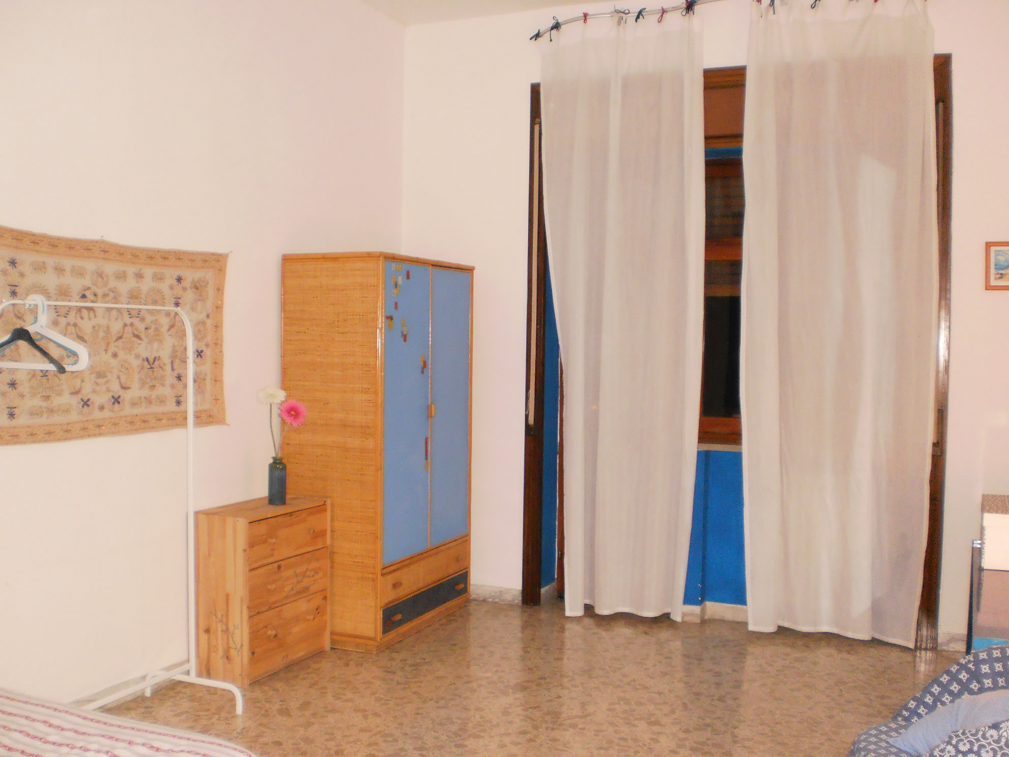 Bright and comfy room near the station