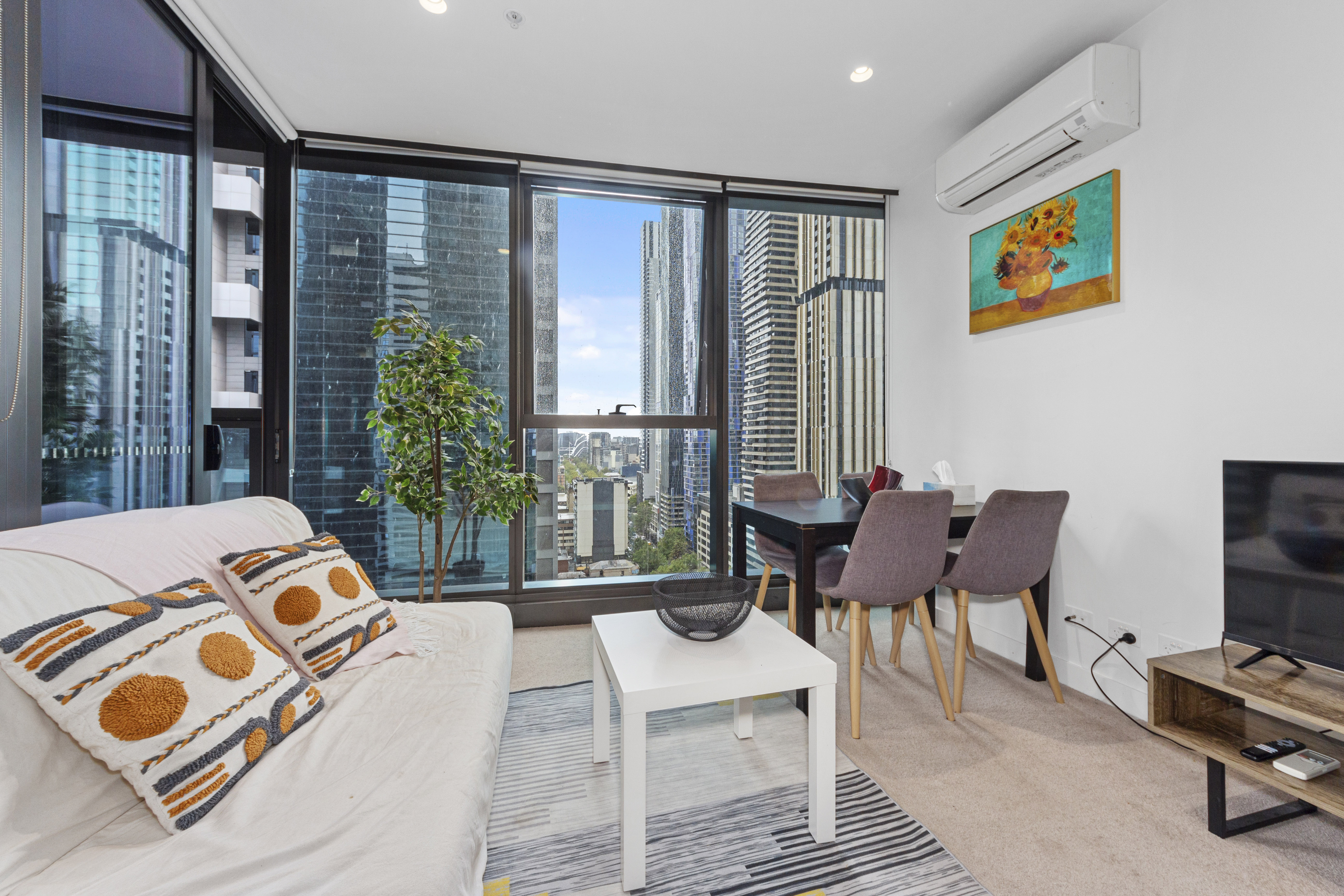 34-Stunning and Comfy in Central Location
