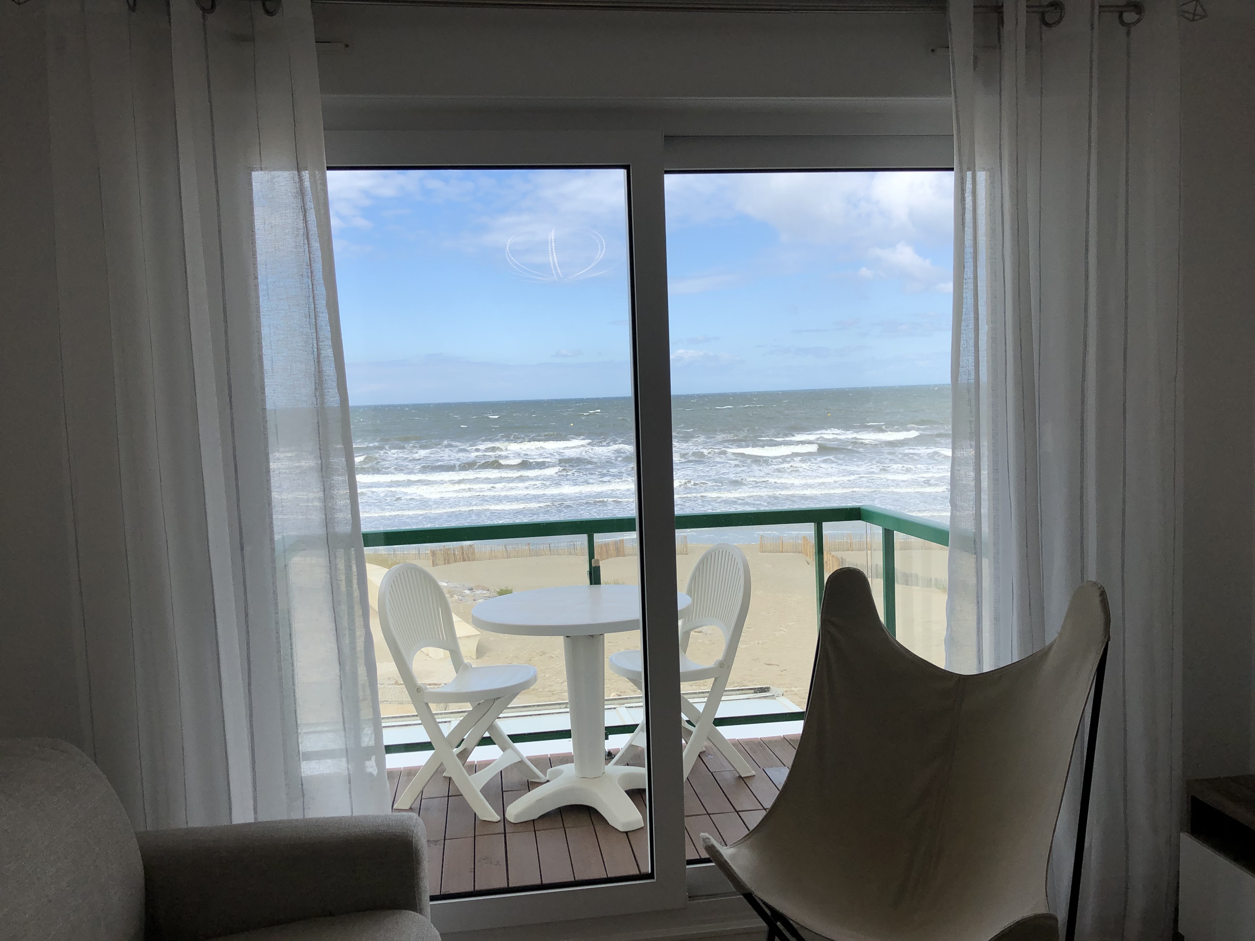 Amazing 1 bedroom beachfront view with garage