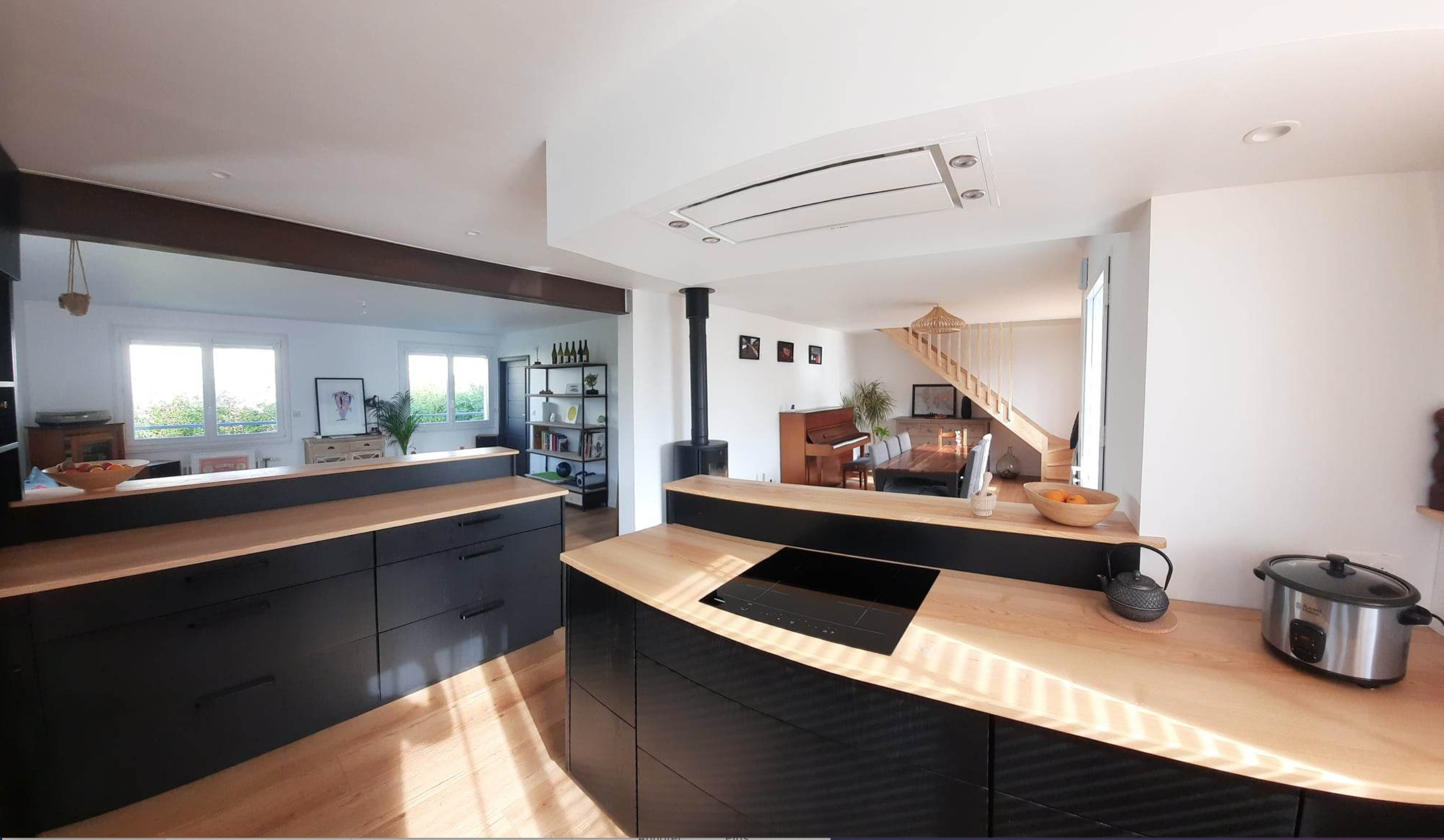Beachfront house, enclosed garden, quiet area