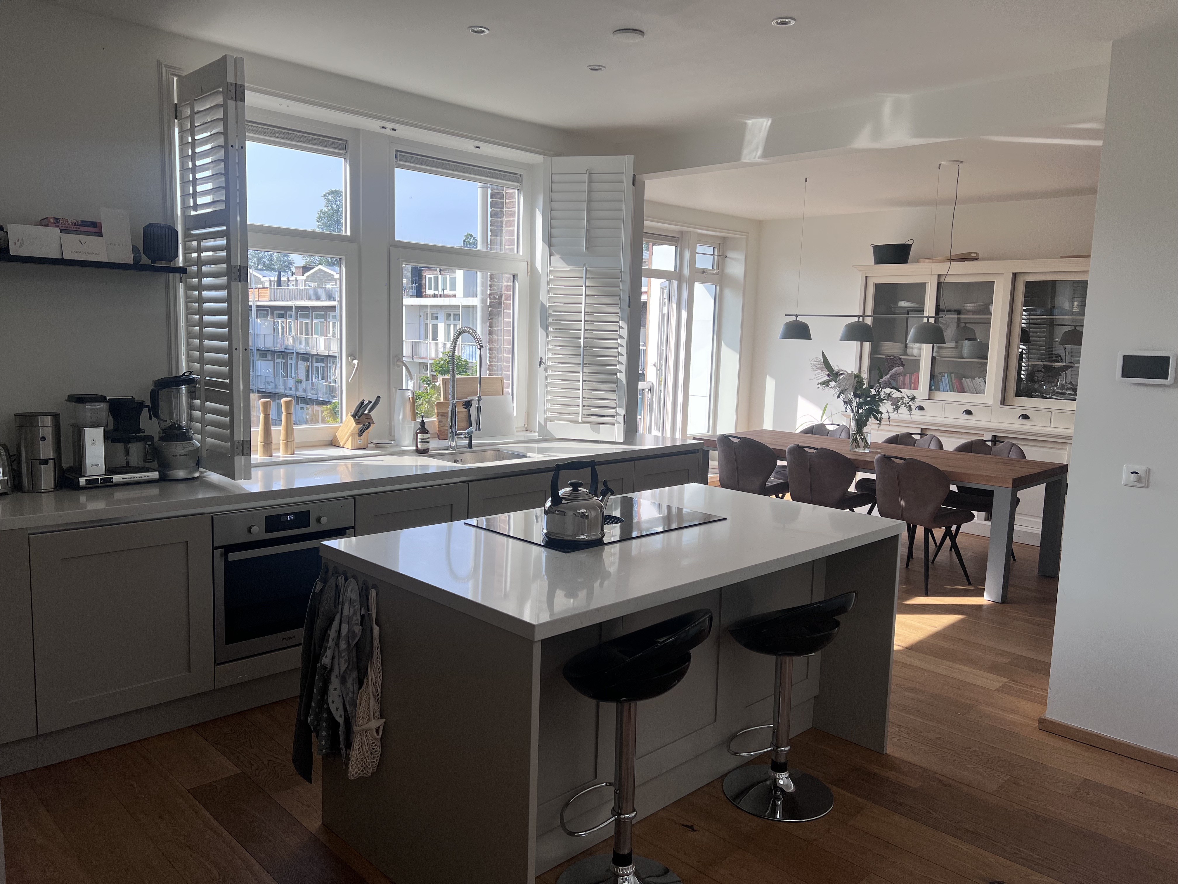 Spacious sunny 2 bedroom apartment, Vondlepark — Amsterdam stay