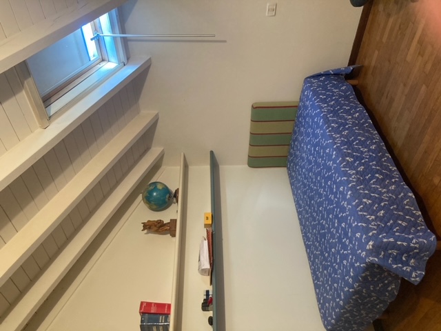 Room within walking distance of downtown