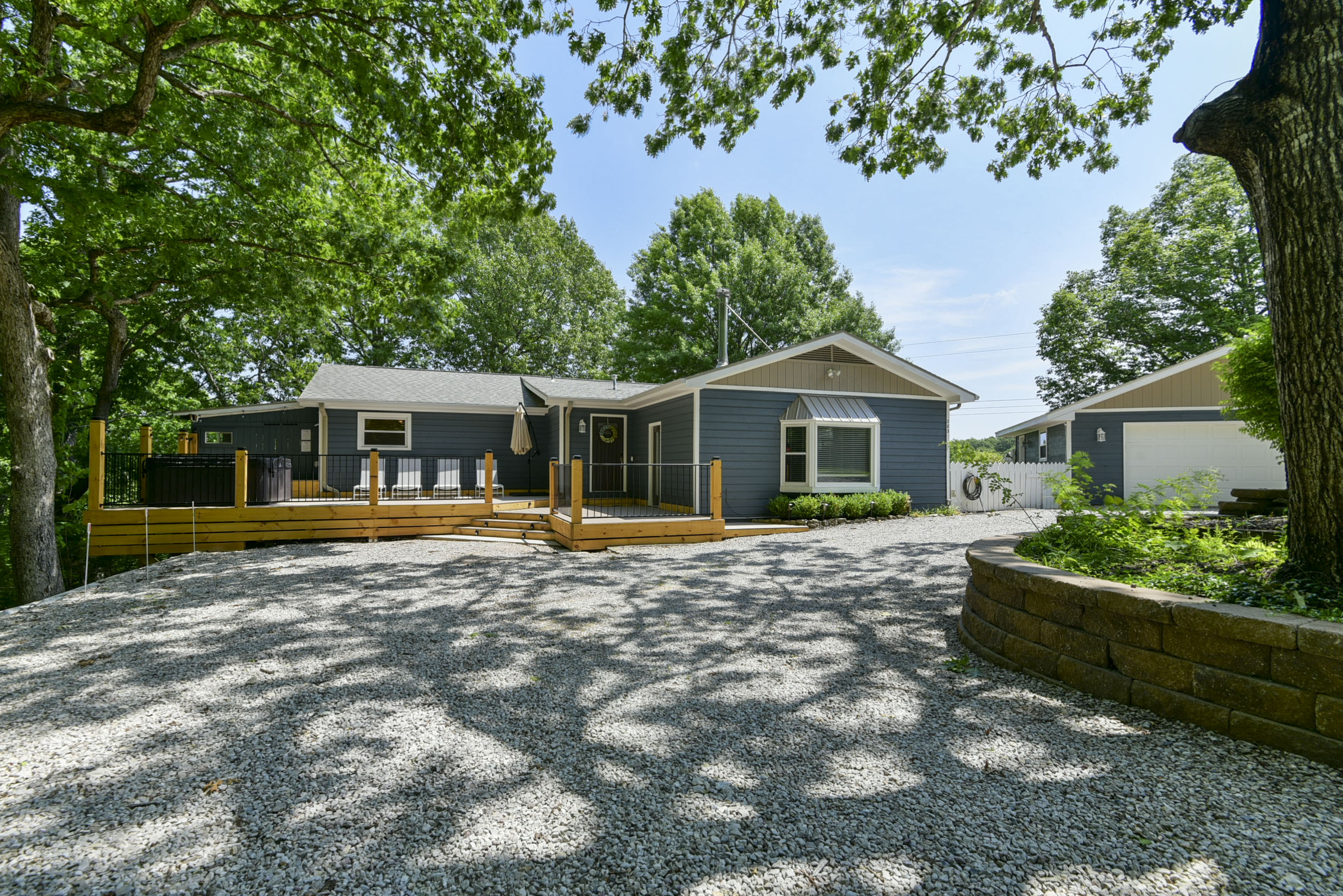 Hot tub, private home mins to Silver Dollar City!