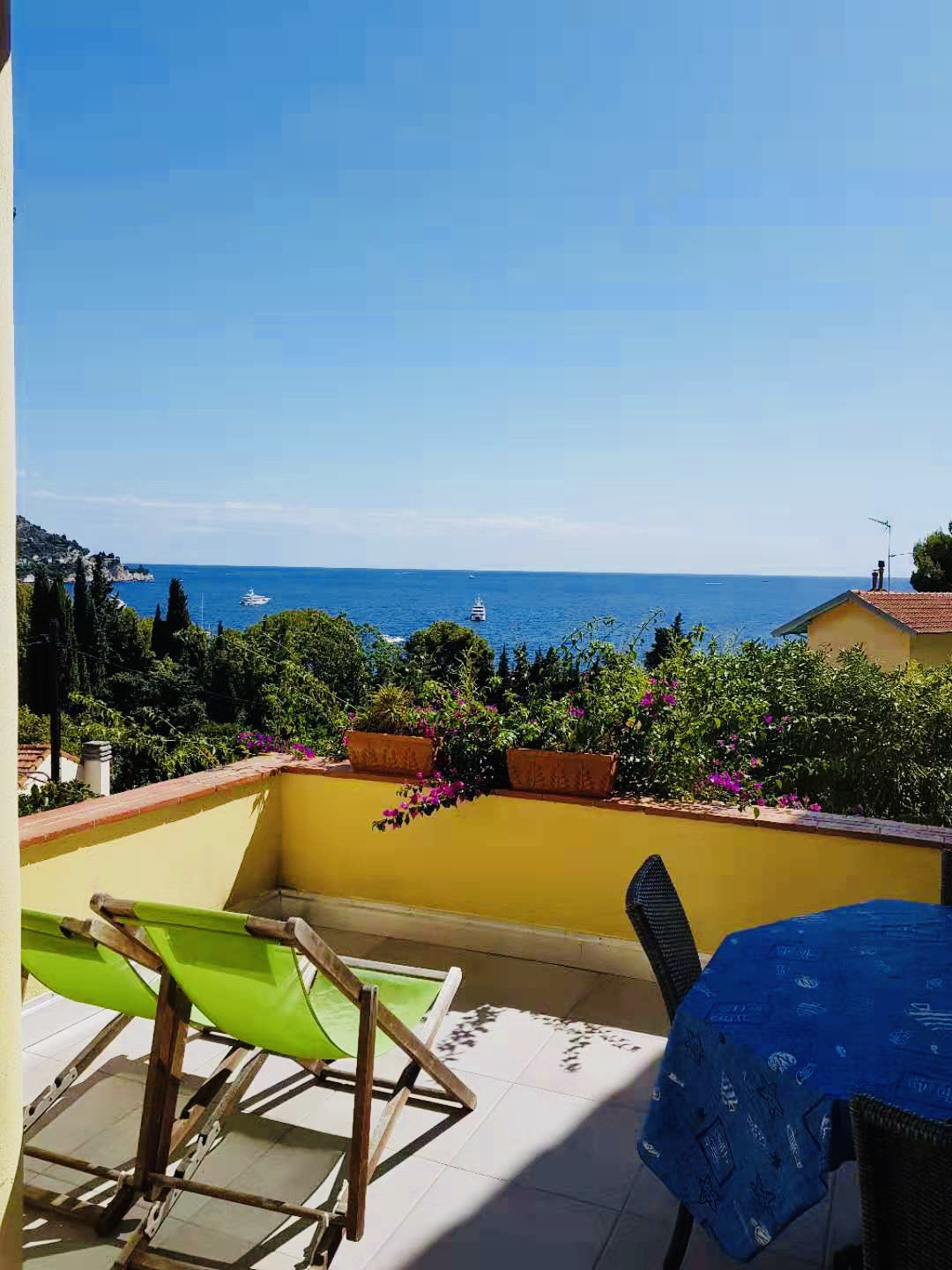 Family Getaway with Terrace and Sea view