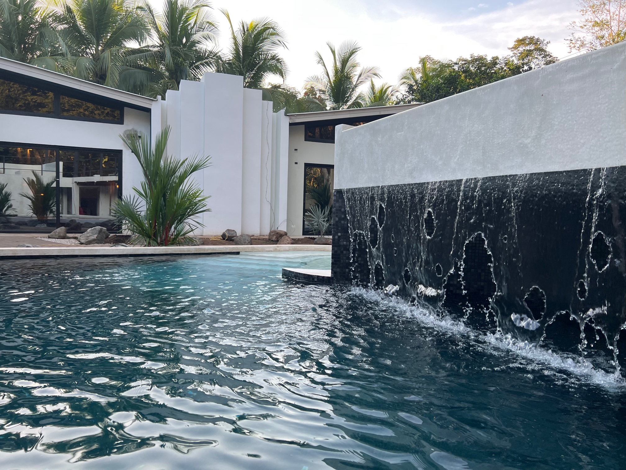 Lux living near beach