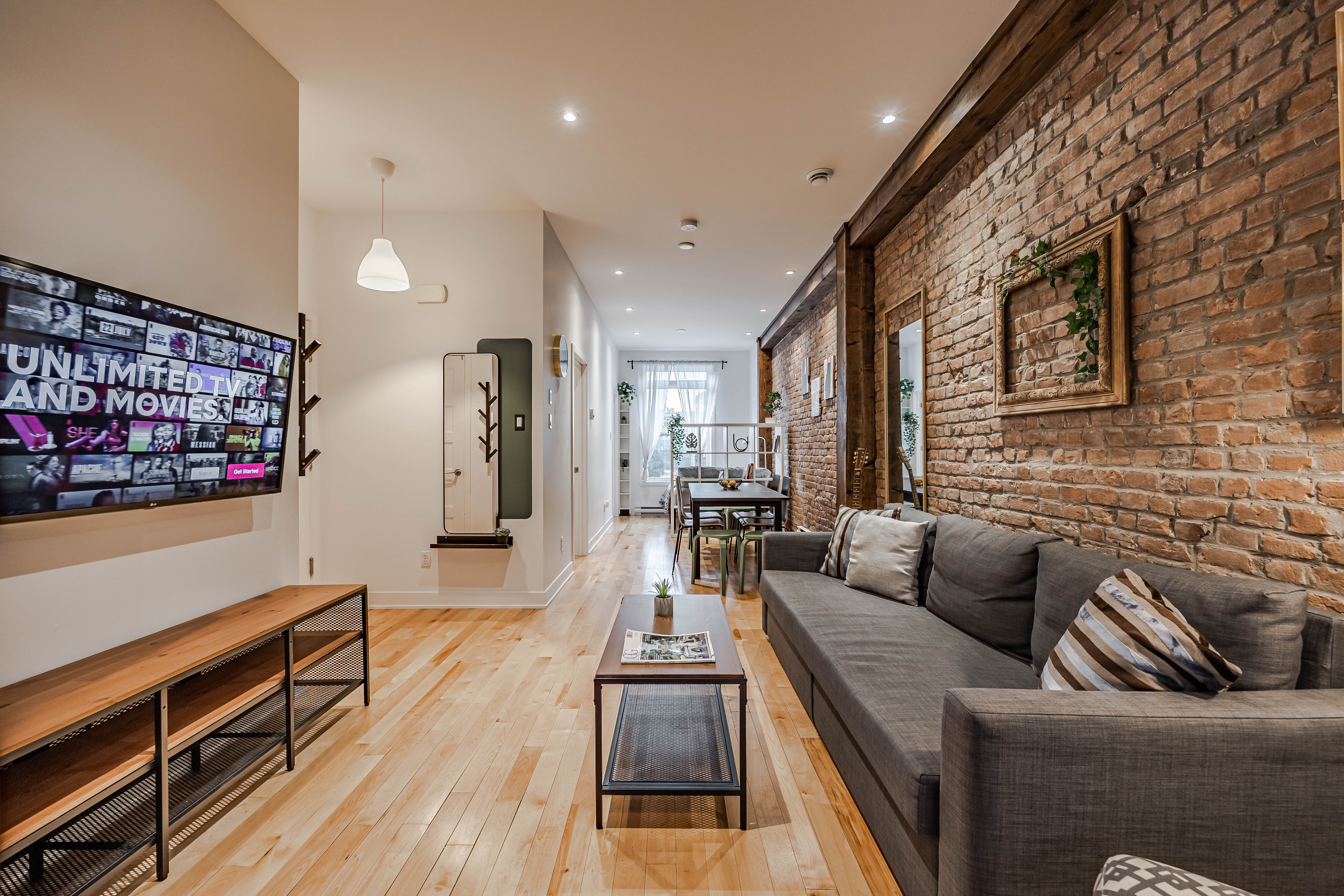 Au Courant cozy flat w/Terrace