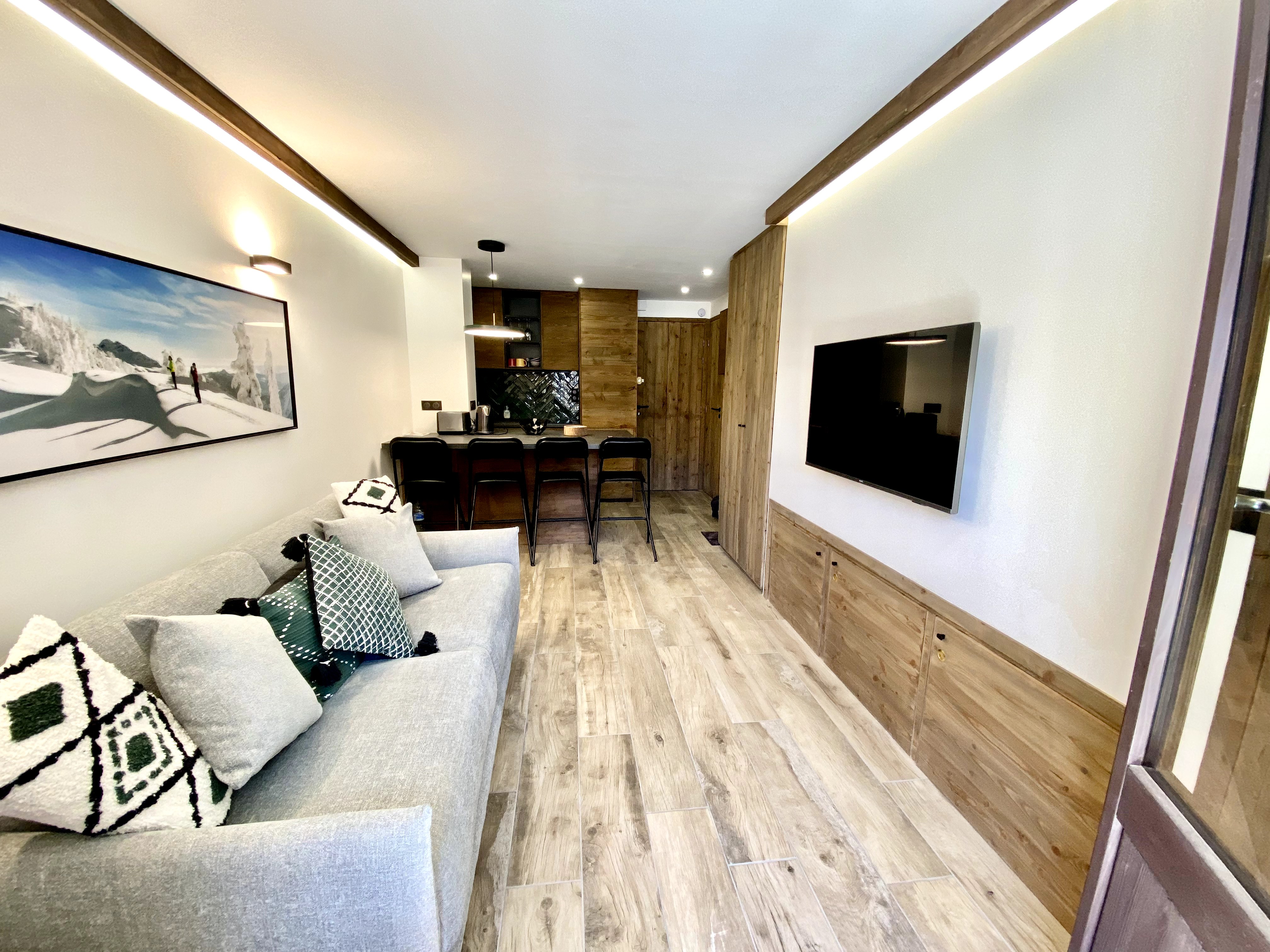 Refurbished 2 rooms in the center