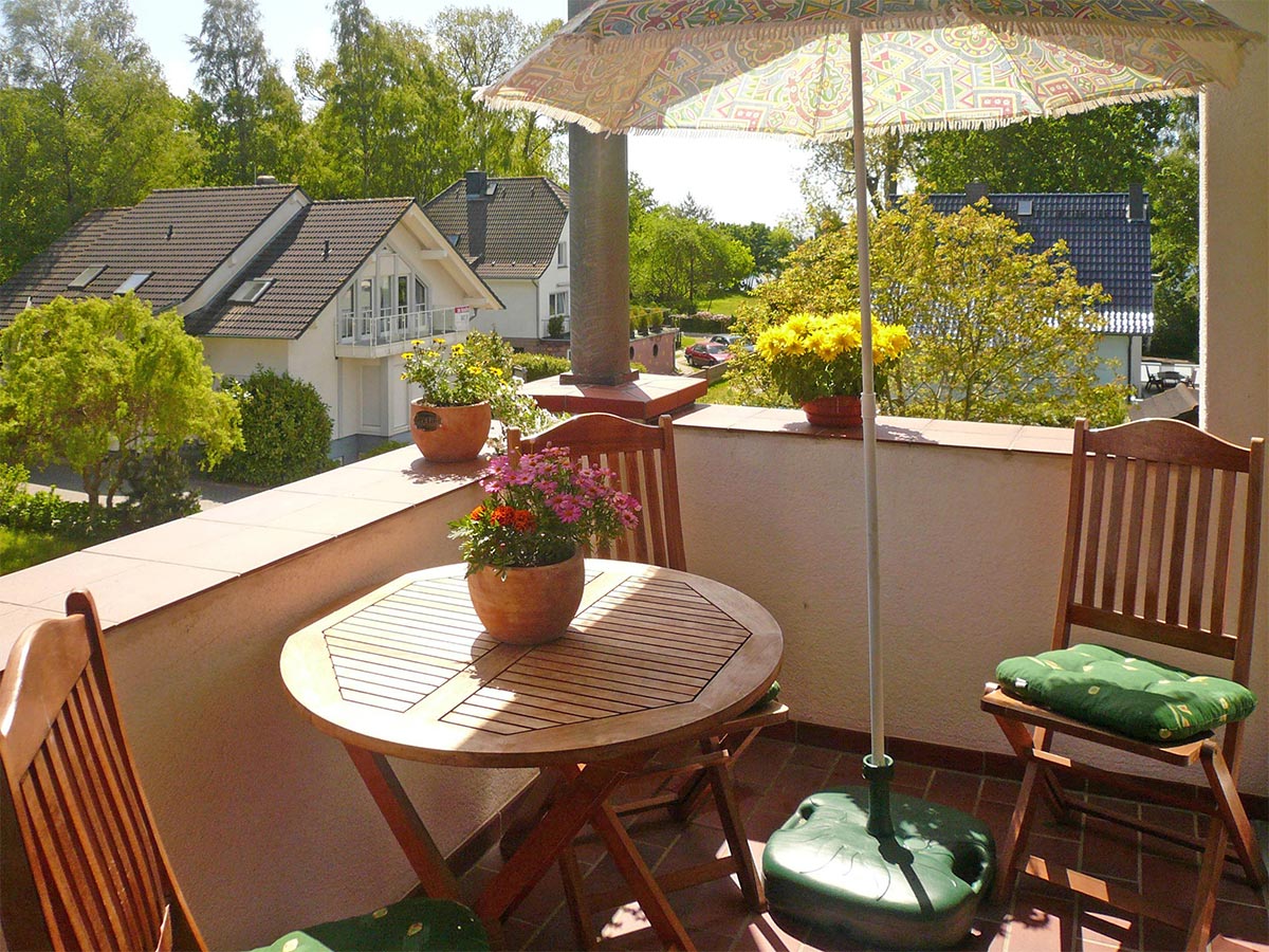 3 bedroom apartment with south-east balcony & parking
