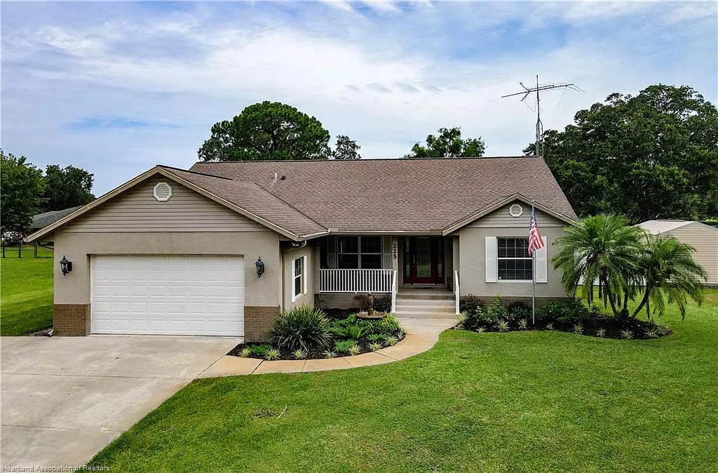 Modern 3 bedroom 2 bath pool home in Spring Lake