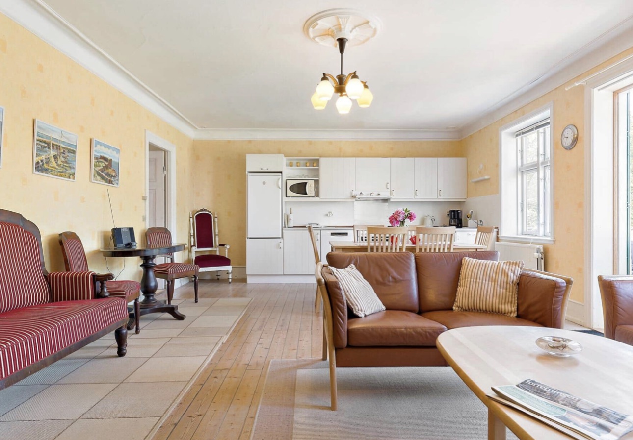 Charming, spacious, sea view guest house.
