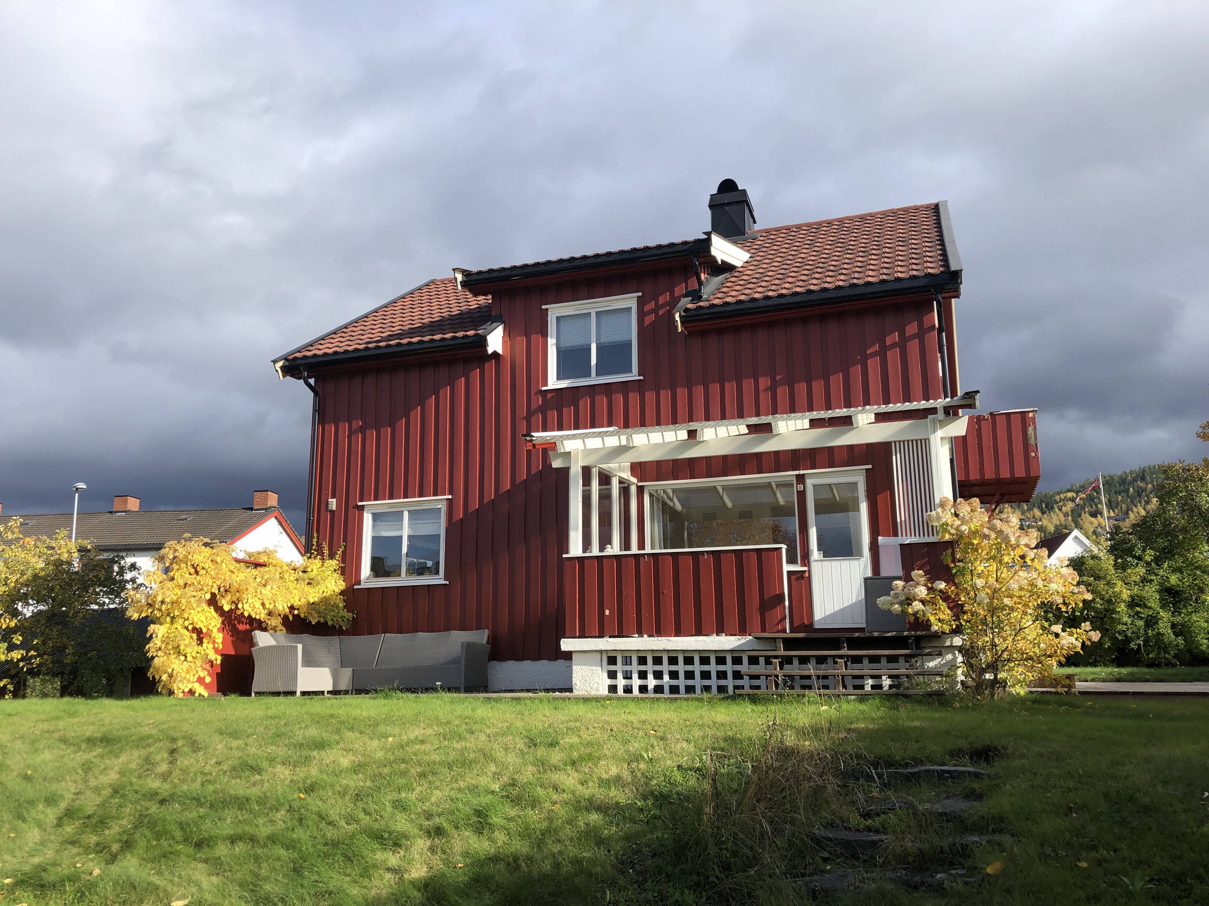Centrally located villa with large garden