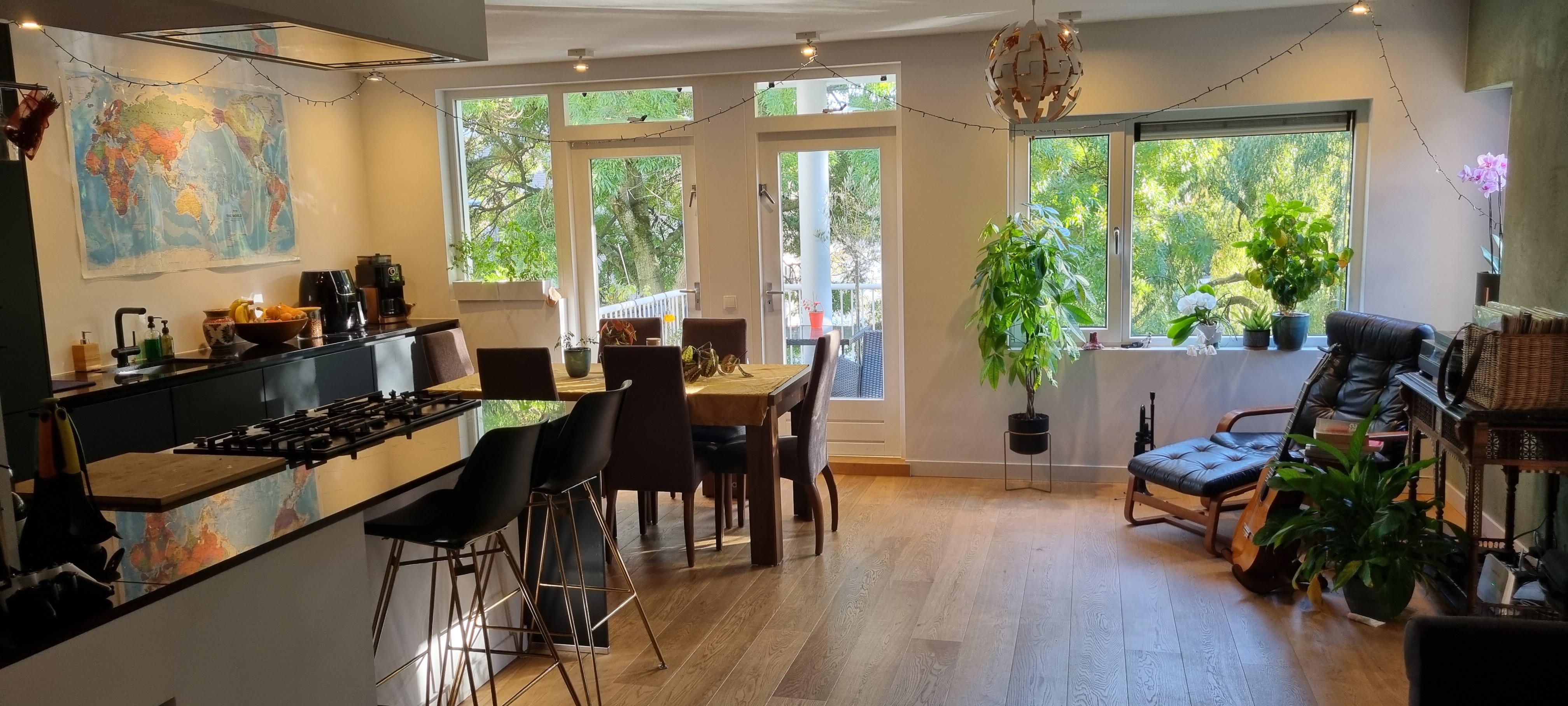 Lovely 2.5 bedroom canal view w/ 2 work stations — Amsterdam stay