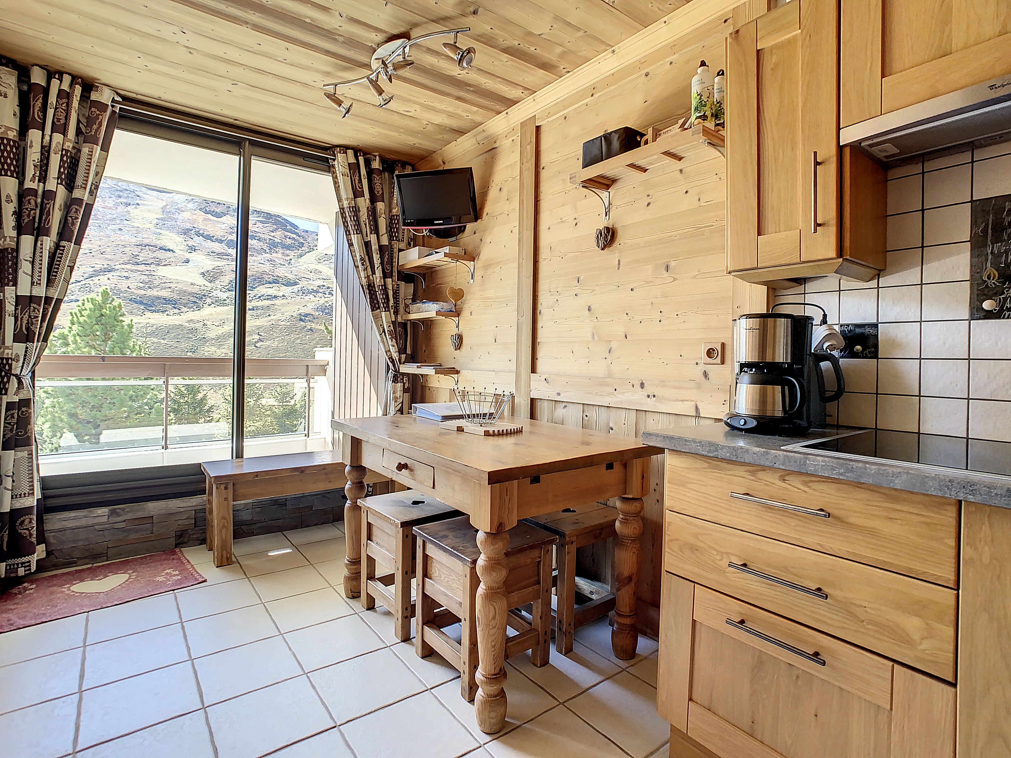 Beautiful warm mountain style apartment