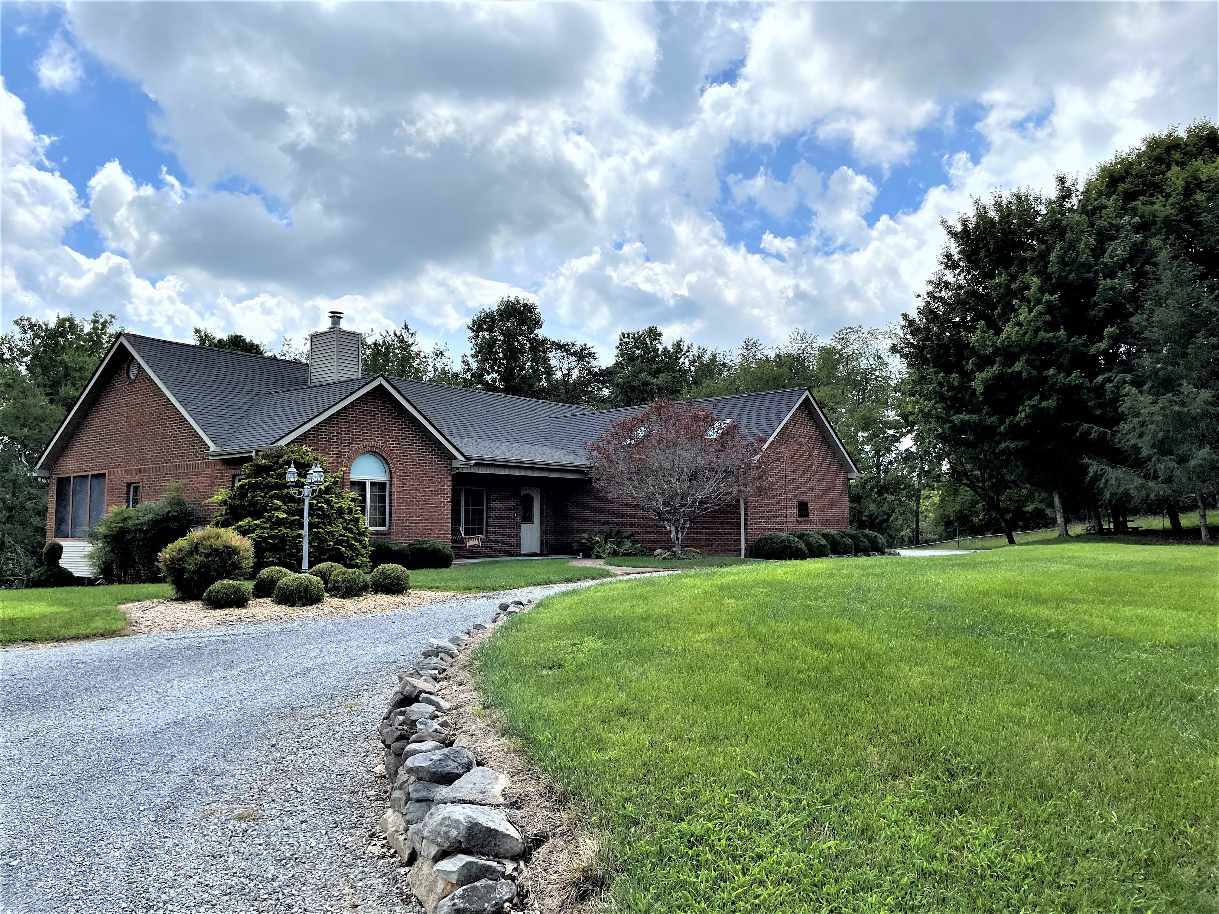Cox Haven- Beautiful &
Spacious 2BR/2.5 Bath Home